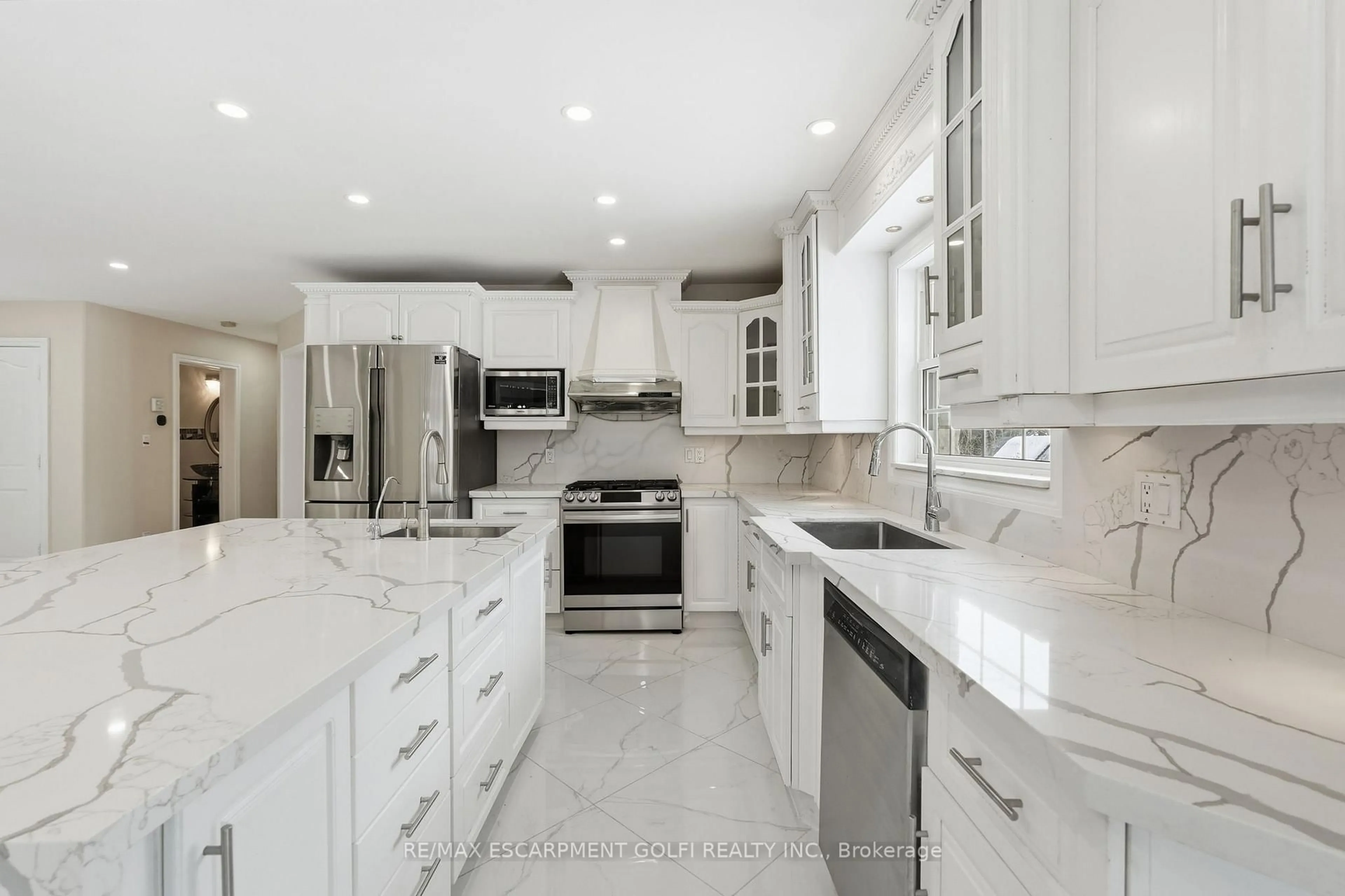 Contemporary kitchen, ceramic/tile floor for 15 Royal York Crt, Brant Ontario N0E 1N0