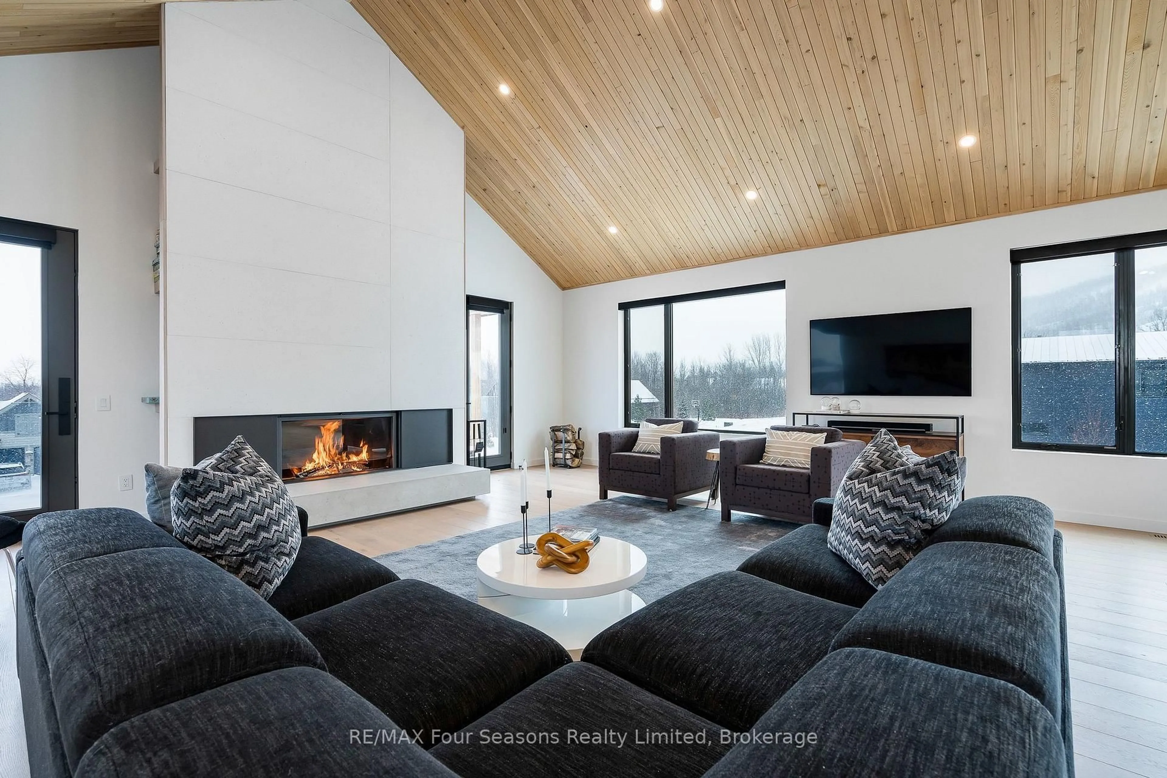 Living room with furniture, unknown for 126 Courchevel Cres, Blue Mountains Ontario L9Y 0Z8