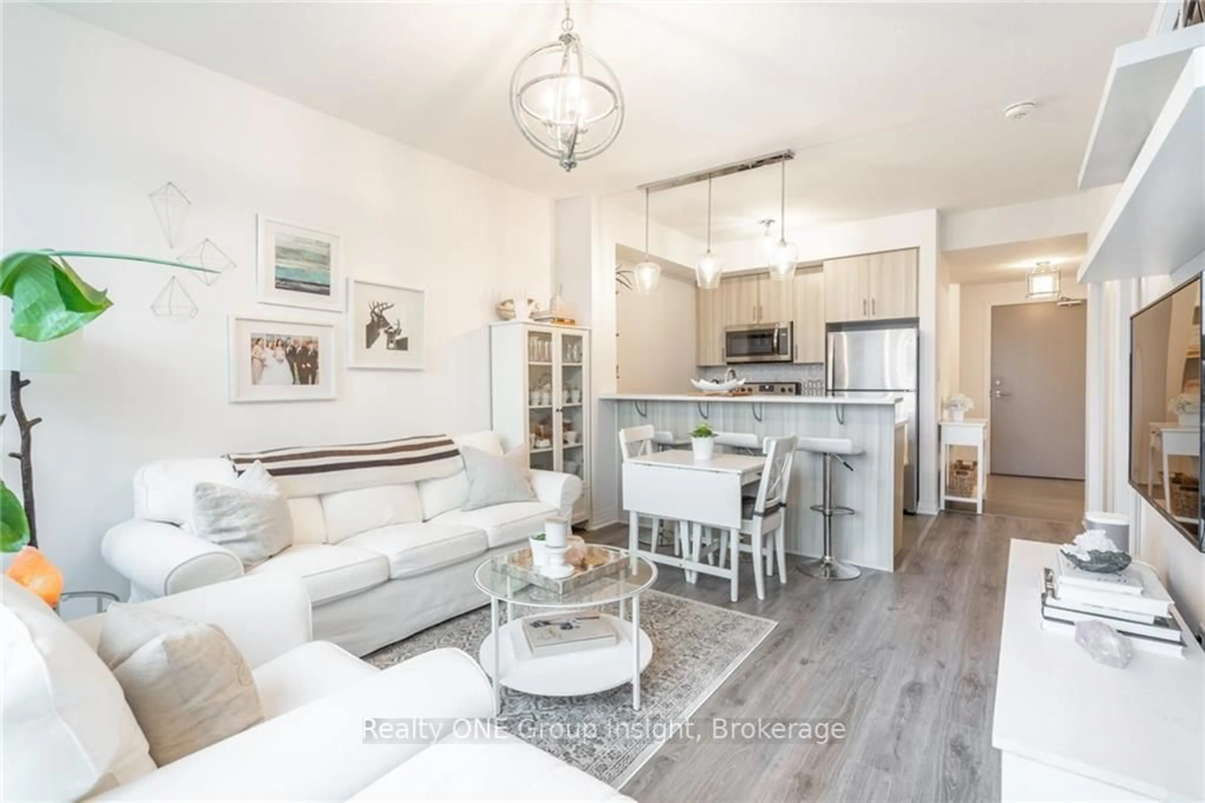 Open concept kitchen, unknown for 10 Concord Pl #102, Grimsby Ontario L3M 0G6