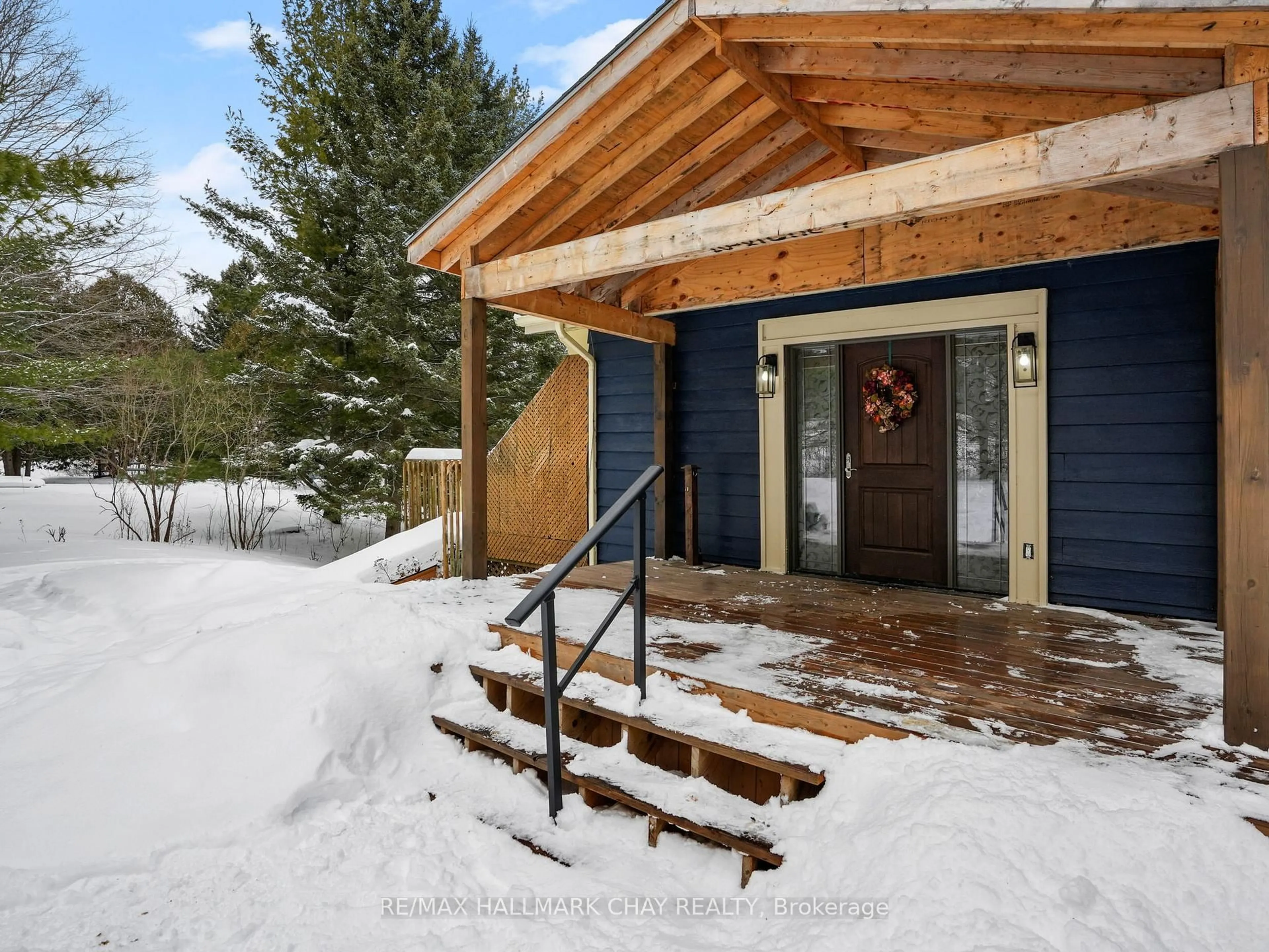Indoor entryway for 1 Pine River Cres, Mulmur Ontario L9V 3H2