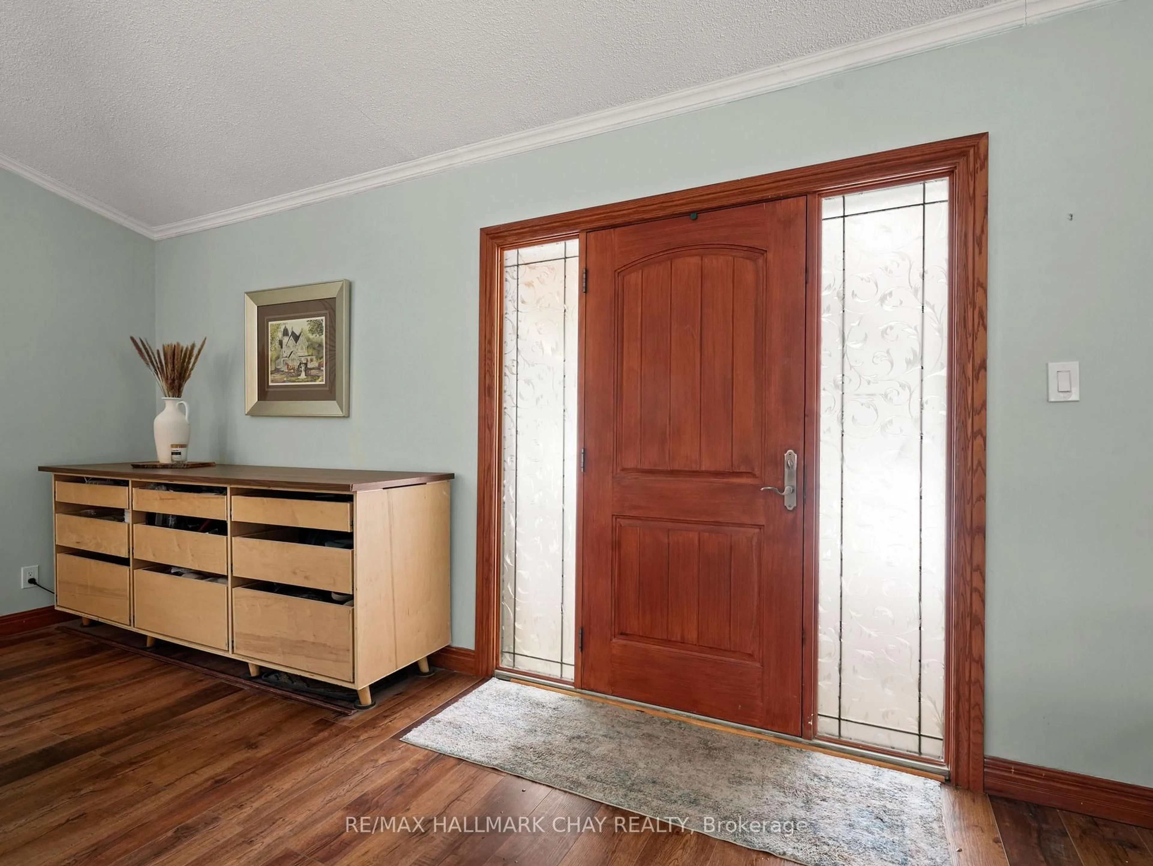 Indoor entryway for 1 Pine River Cres, Mulmur Ontario L9V 3H2