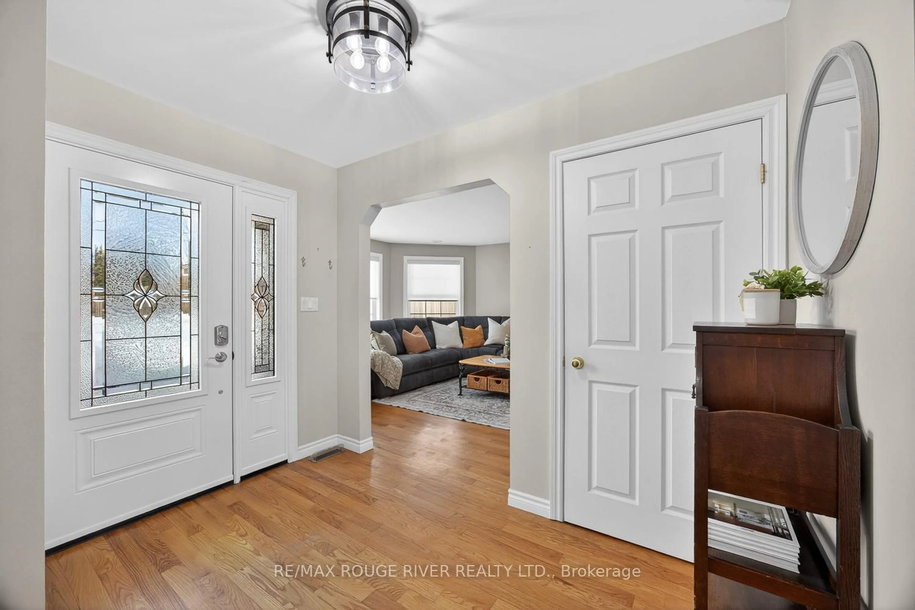 Indoor entryway for 7 JANE St, Port Hope Ontario L1A 2E4