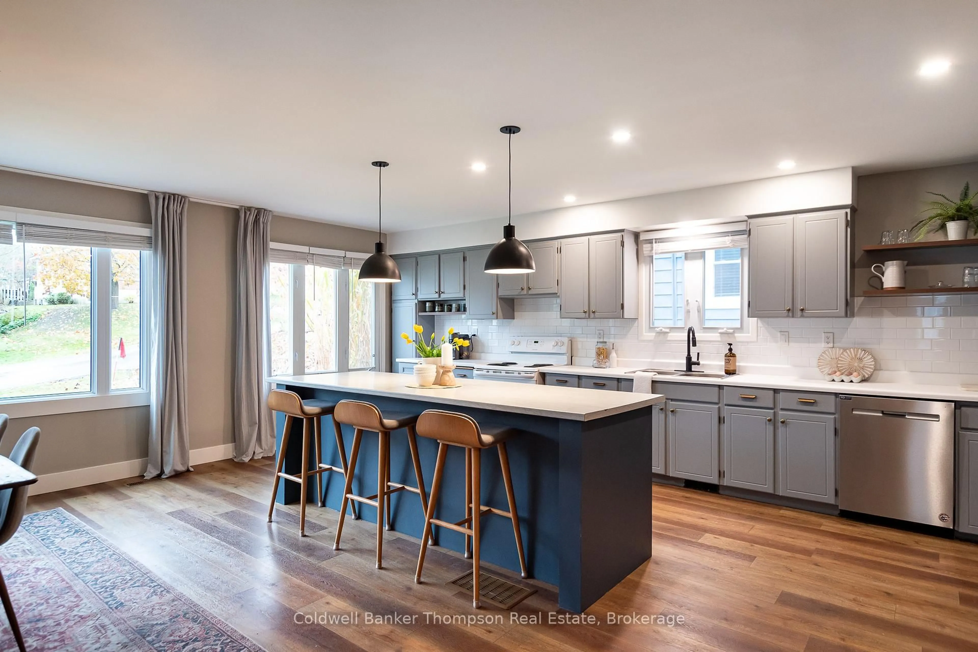 Open concept kitchen, unknown for 12 Cora St, Huntsville Ontario P1H 1V7