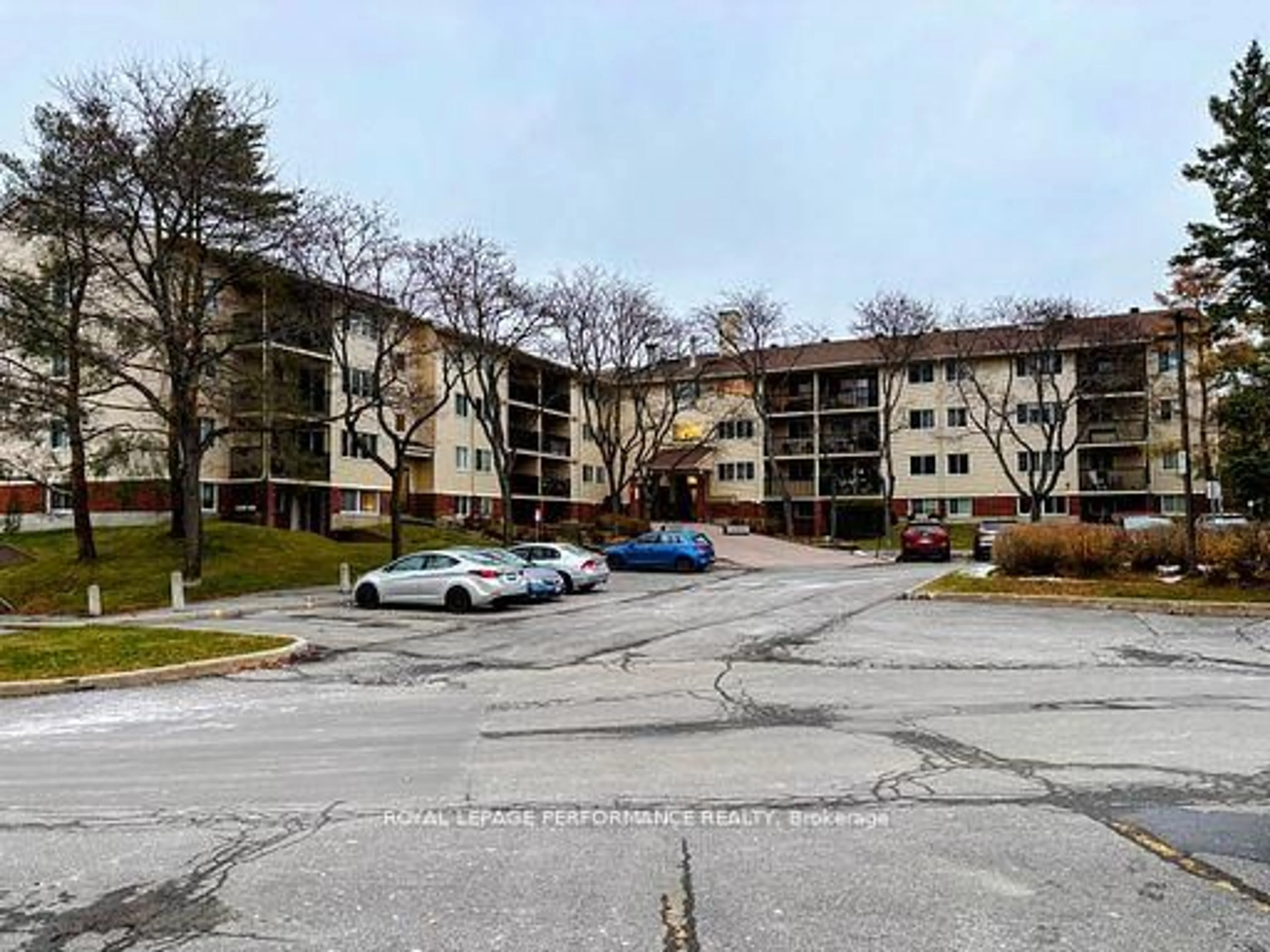 A pic from outside/outdoor area/front of a property/back of a property/a pic from drone, unknown for 6470 Bilberry Dr #112, Ottawa Ontario K1C 4P1