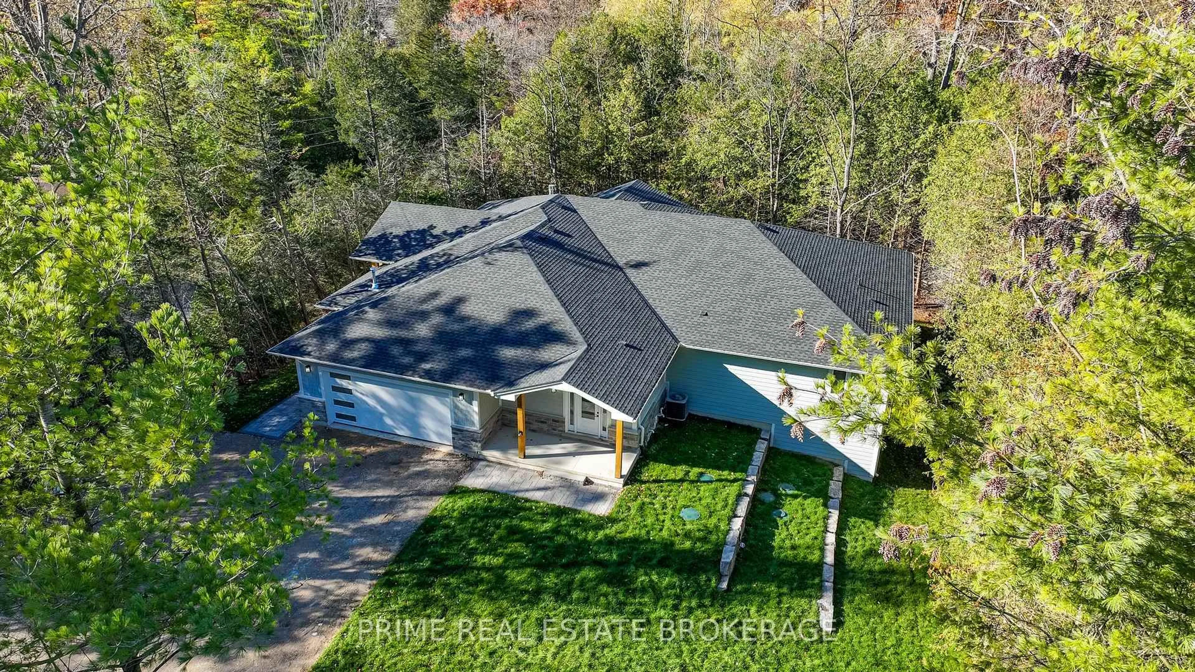 A pic from outside/outdoor area/front of a property/back of a property/a pic from drone, unknown for 10224 LAKEVIEW Ave, Lambton Shores Ontario N0M 1T0
