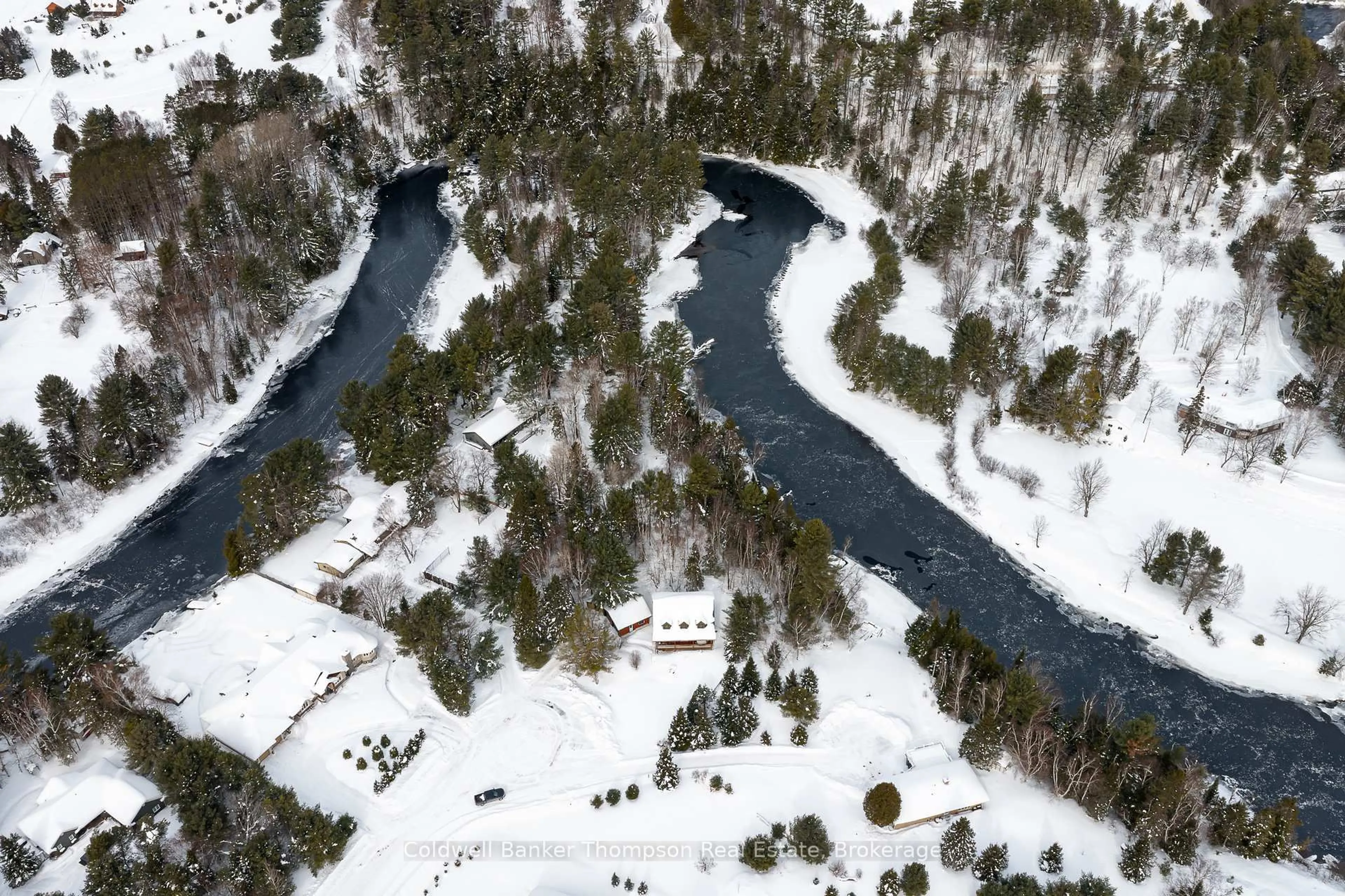 A pic from outside/outdoor area/front of a property/back of a property/a pic from drone, unknown for 48 Shellwood Shores Ave, Huntsville Ontario P1H 2M4
