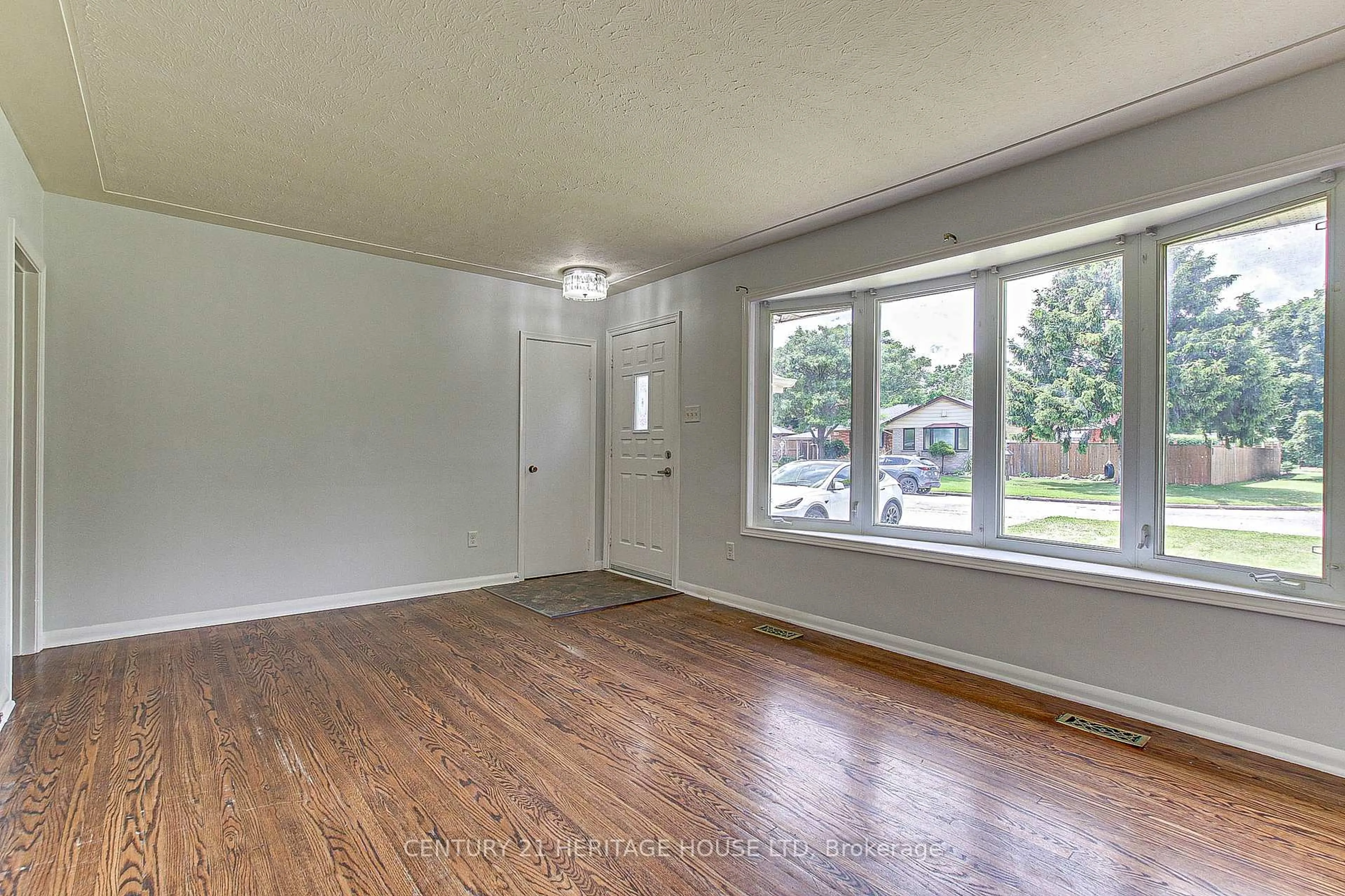 Unknown for 10 Cornerbrook Ave, London East Ontario N5W 1P3