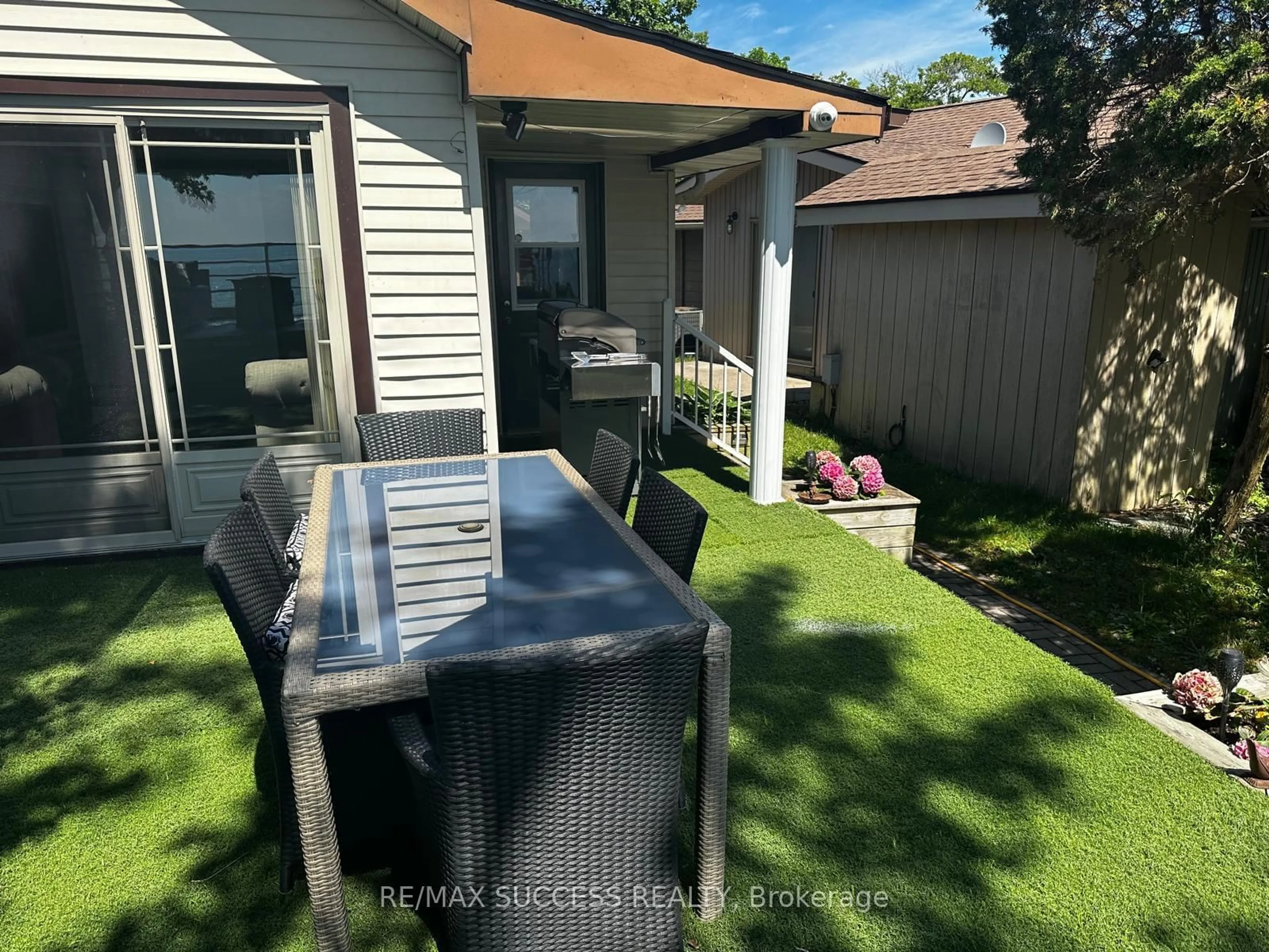 A pic from outside/outdoor area/front of a property/back of a property/a pic from drone, street for 2738 North Shore Dr, Haldimand Ontario N0A 1K0