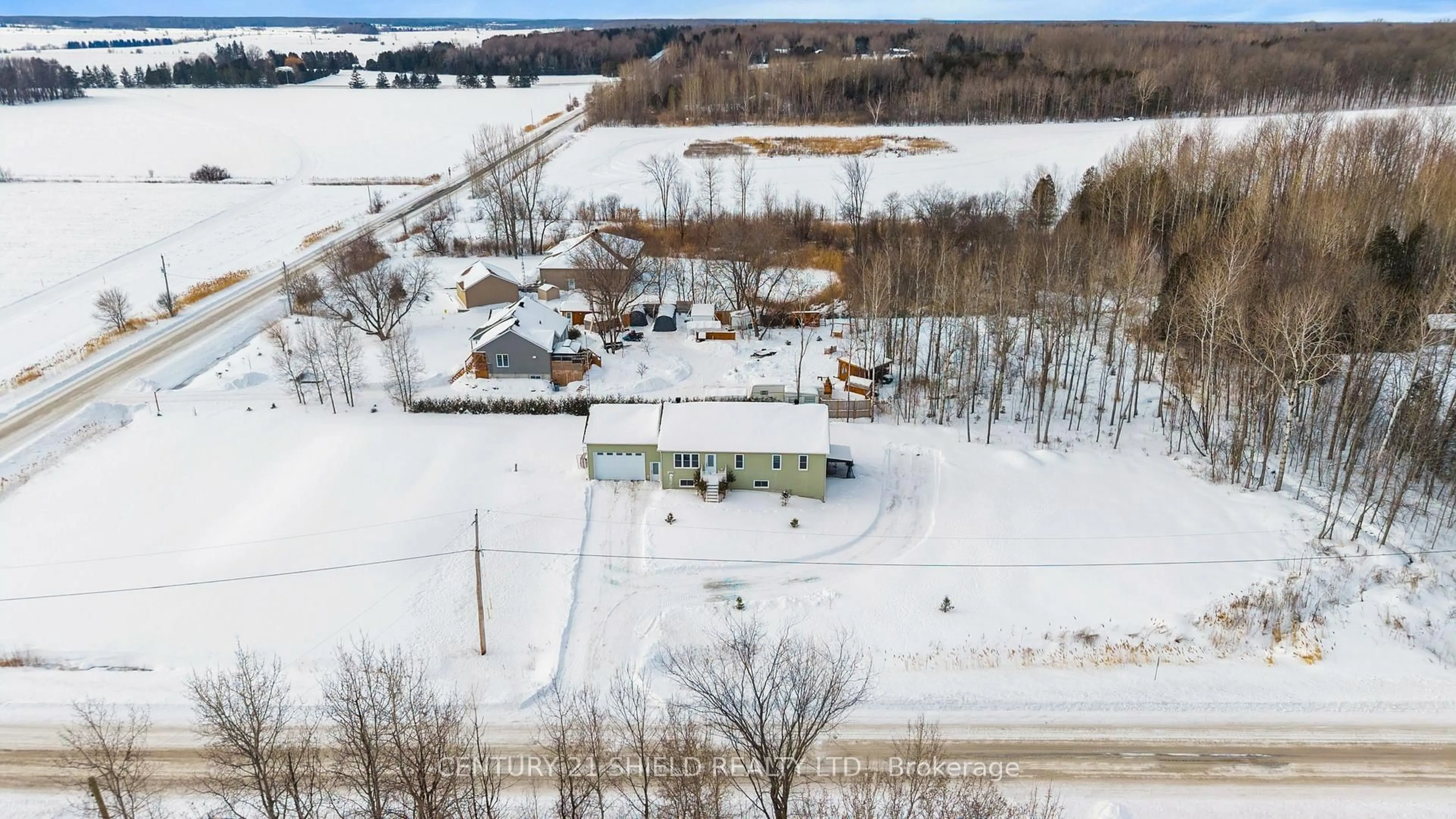 A pic from outside/outdoor area/front of a property/back of a property/a pic from drone, unknown for 21992 Beauchamp Dr, North Glengarry Ontario K0C 1Z0