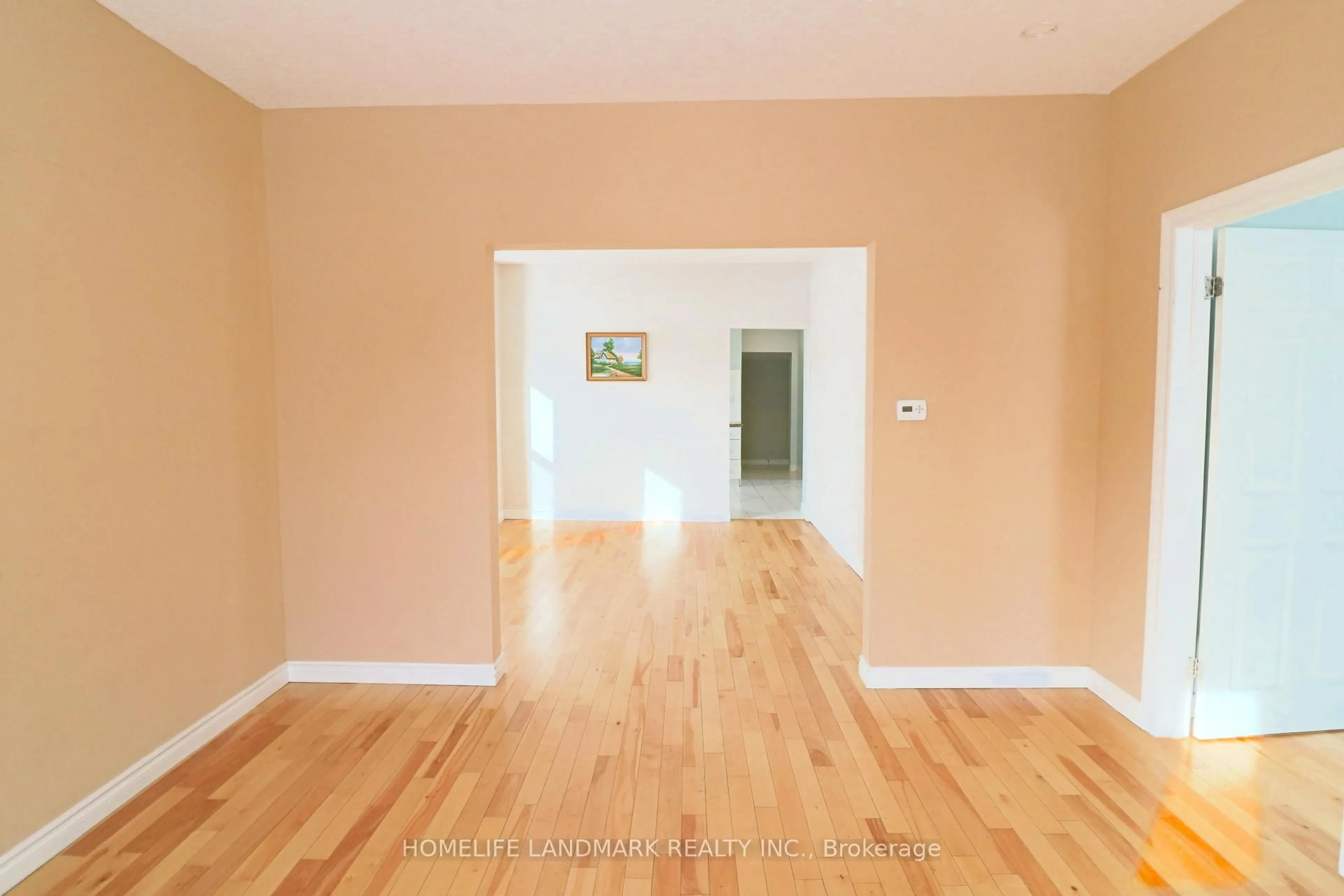 A pic of a room for 5761 Peer St, Niagara Falls Ontario L2G 1W9