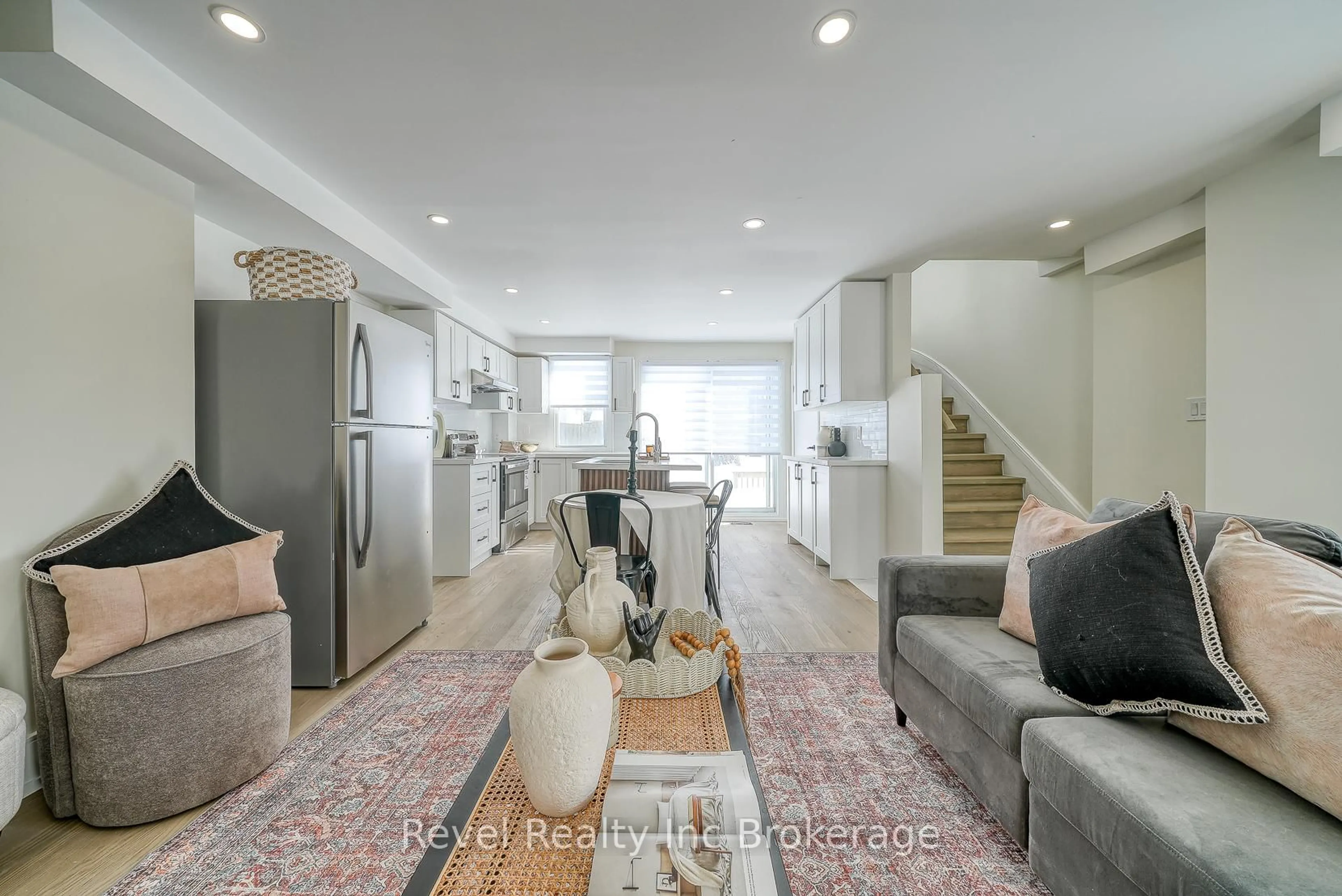 Unknown for 241 Charles St, Ingersoll Ontario N5C 2M5