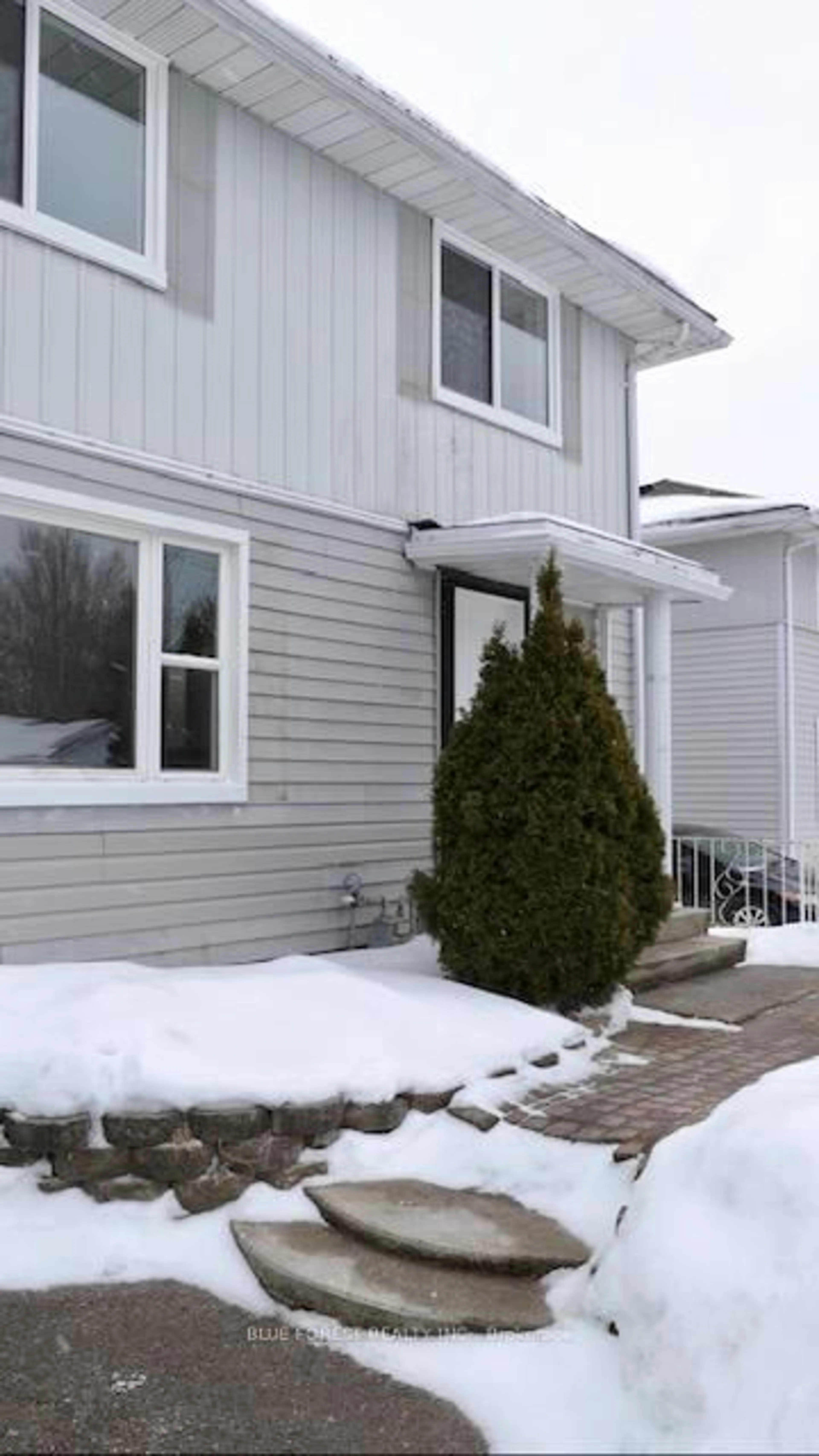 Unknown for 40 Wistow St, London East Ontario N5Y 1E1