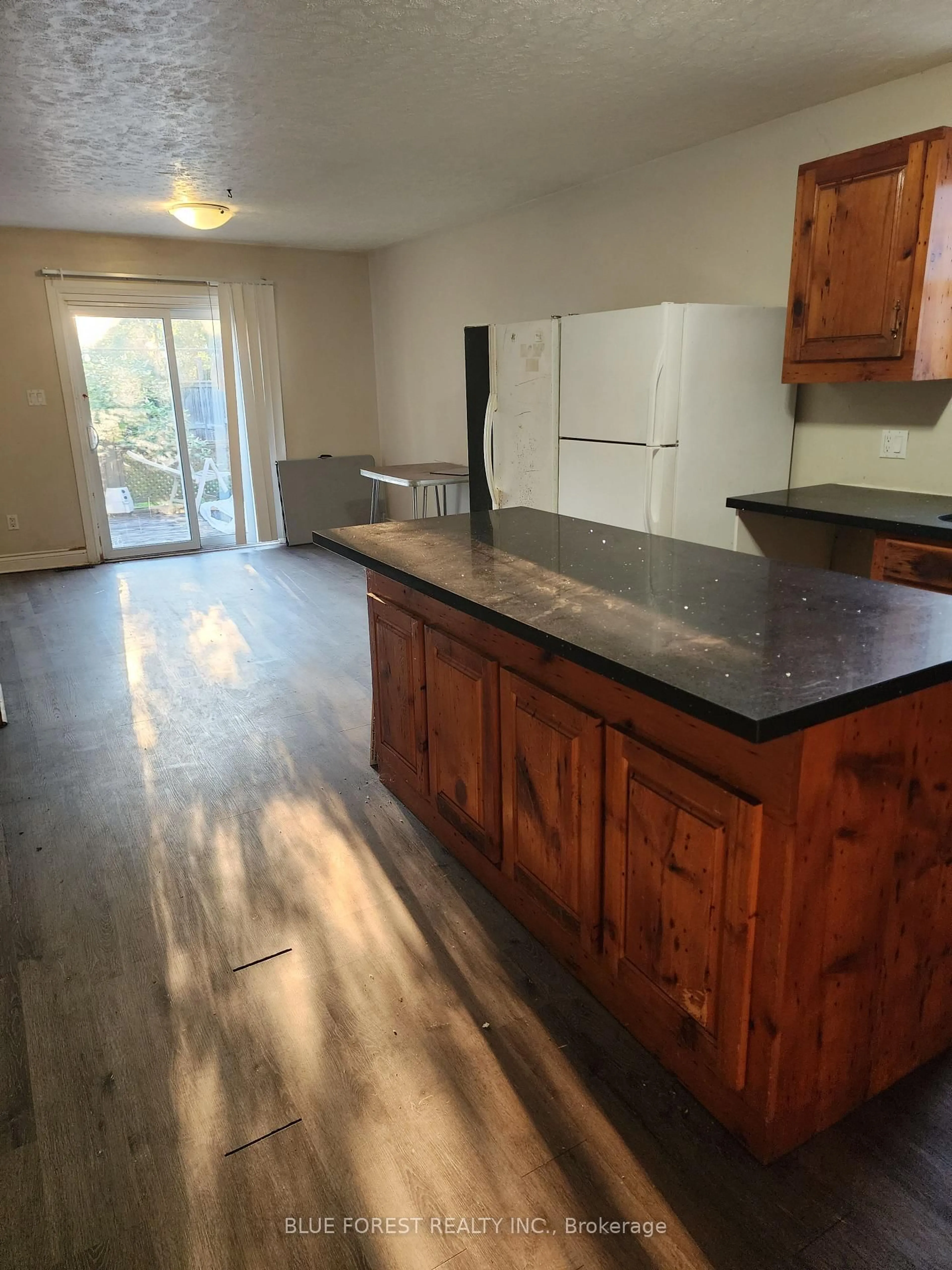 Standard kitchen, unknown for 14 Argyle St, London North Ontario N6H 1Y3