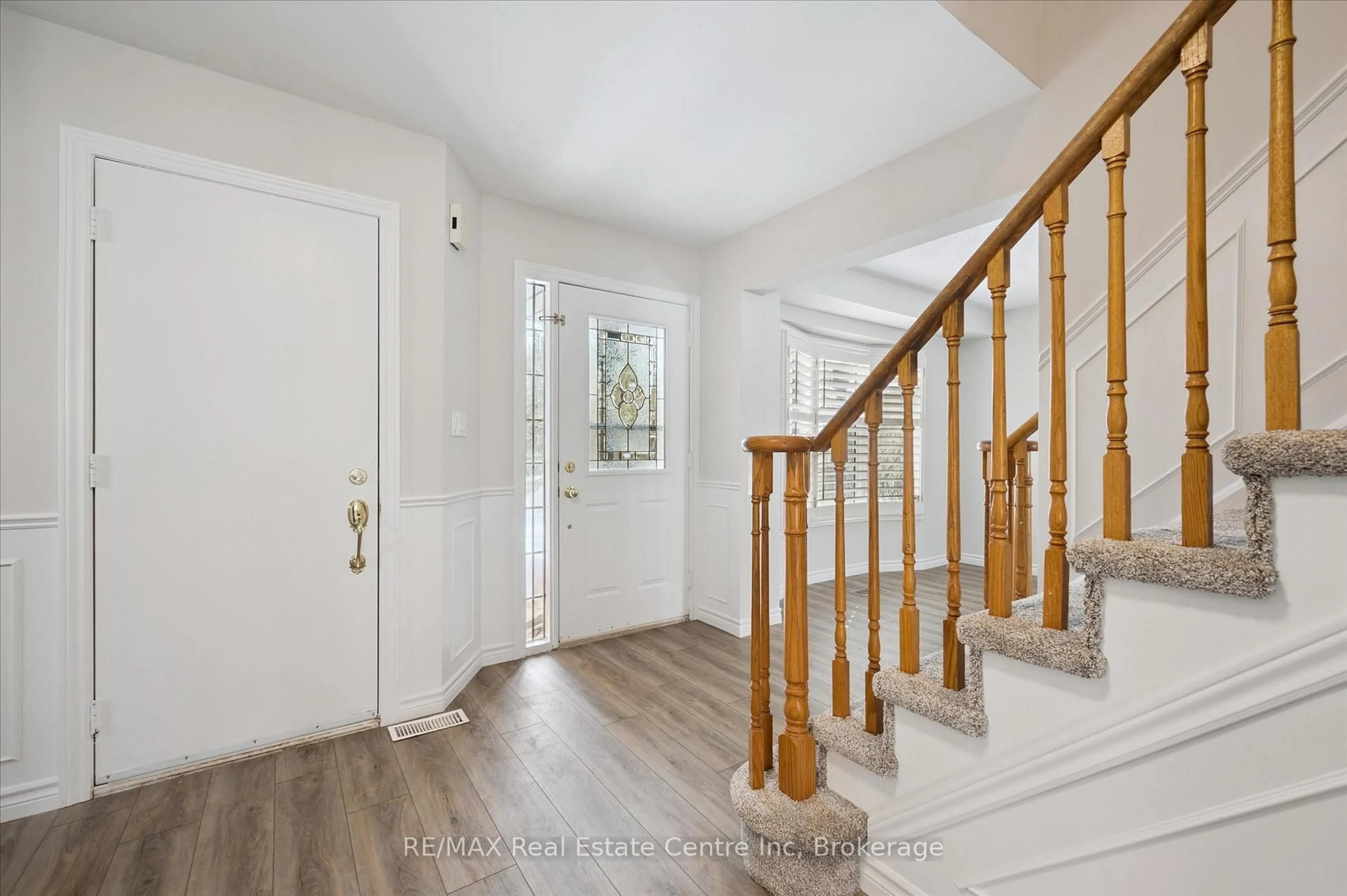 Indoor entryway for 415 Black St, Centre Wellington Ontario N1M 3M7
