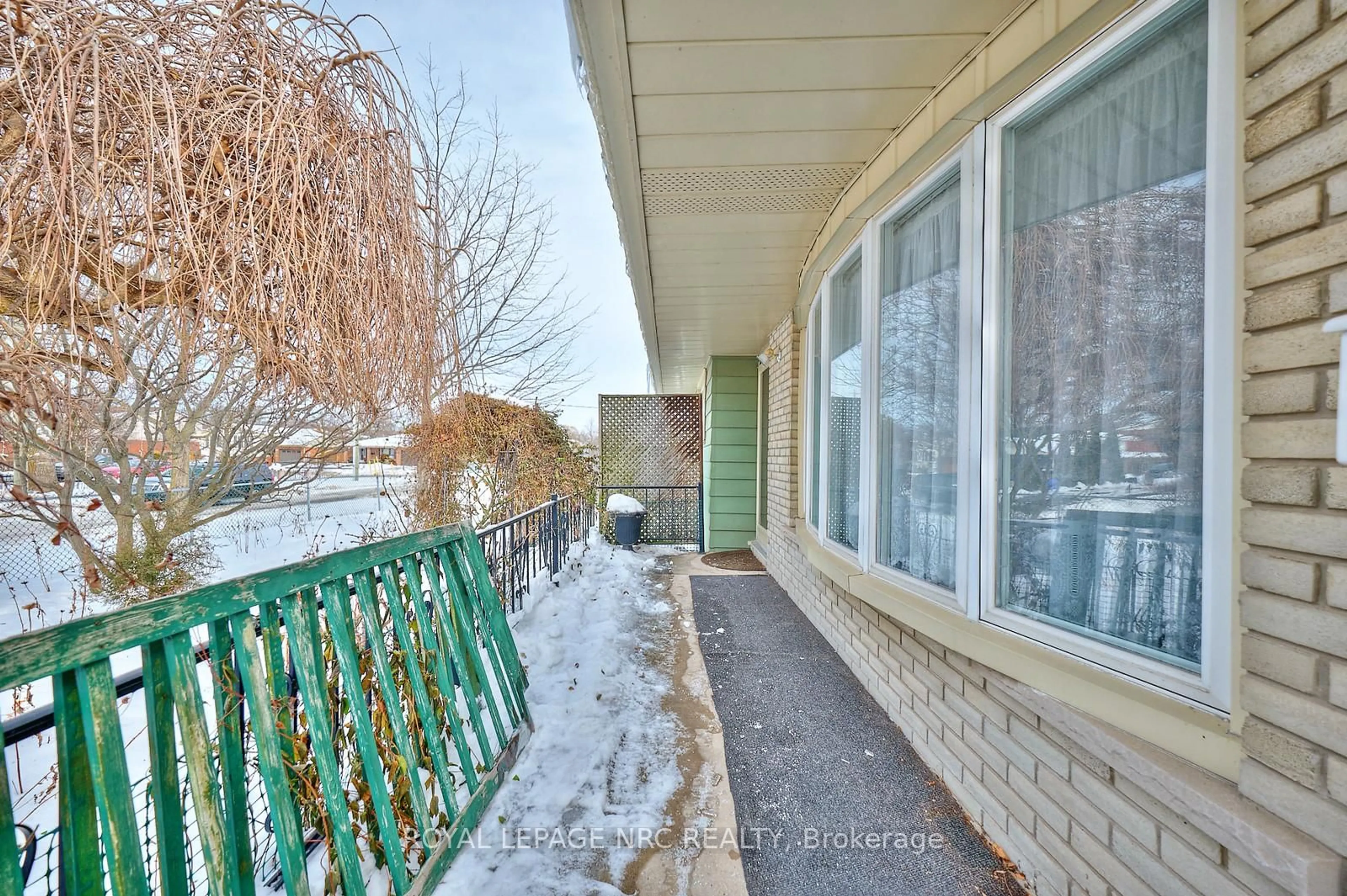Balcony in the apartment, street for 32 Oxford St, St. Catharines Ontario L2P 1W3