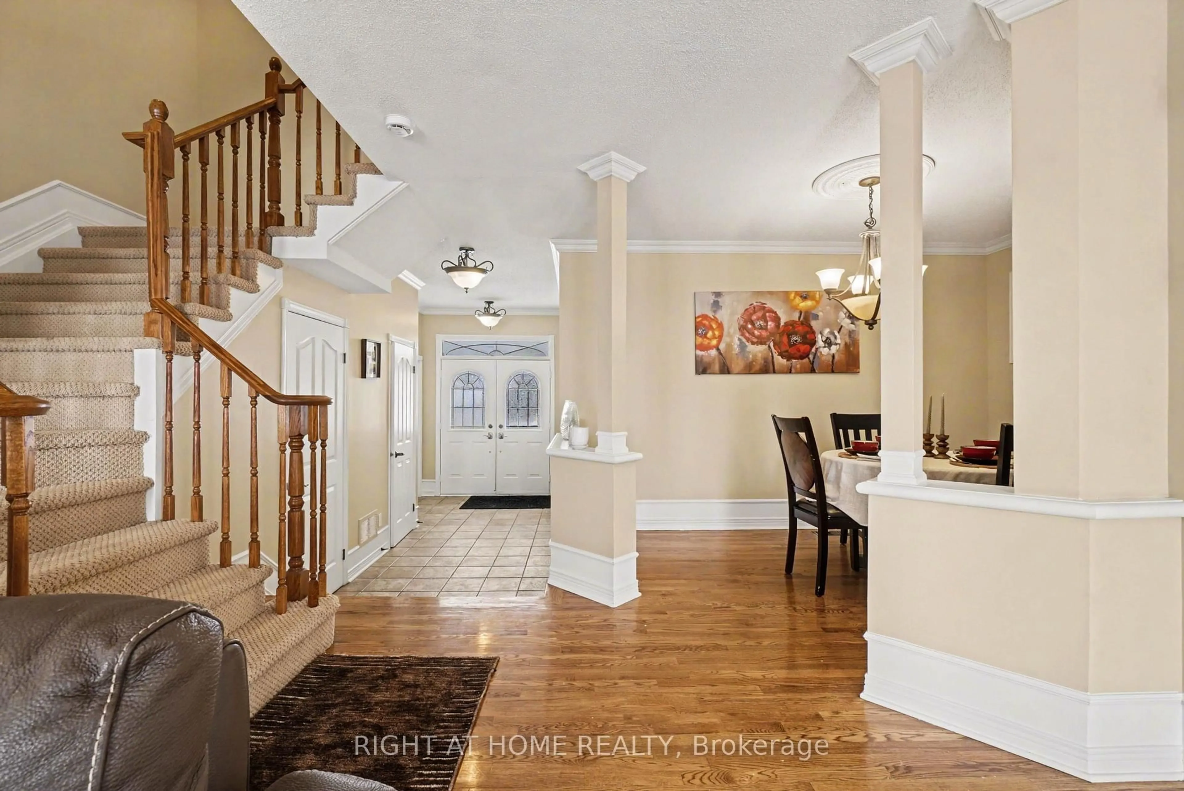 Indoor entryway for 1118 LICHEN Ave, Orleans Ontario K4A 4A5