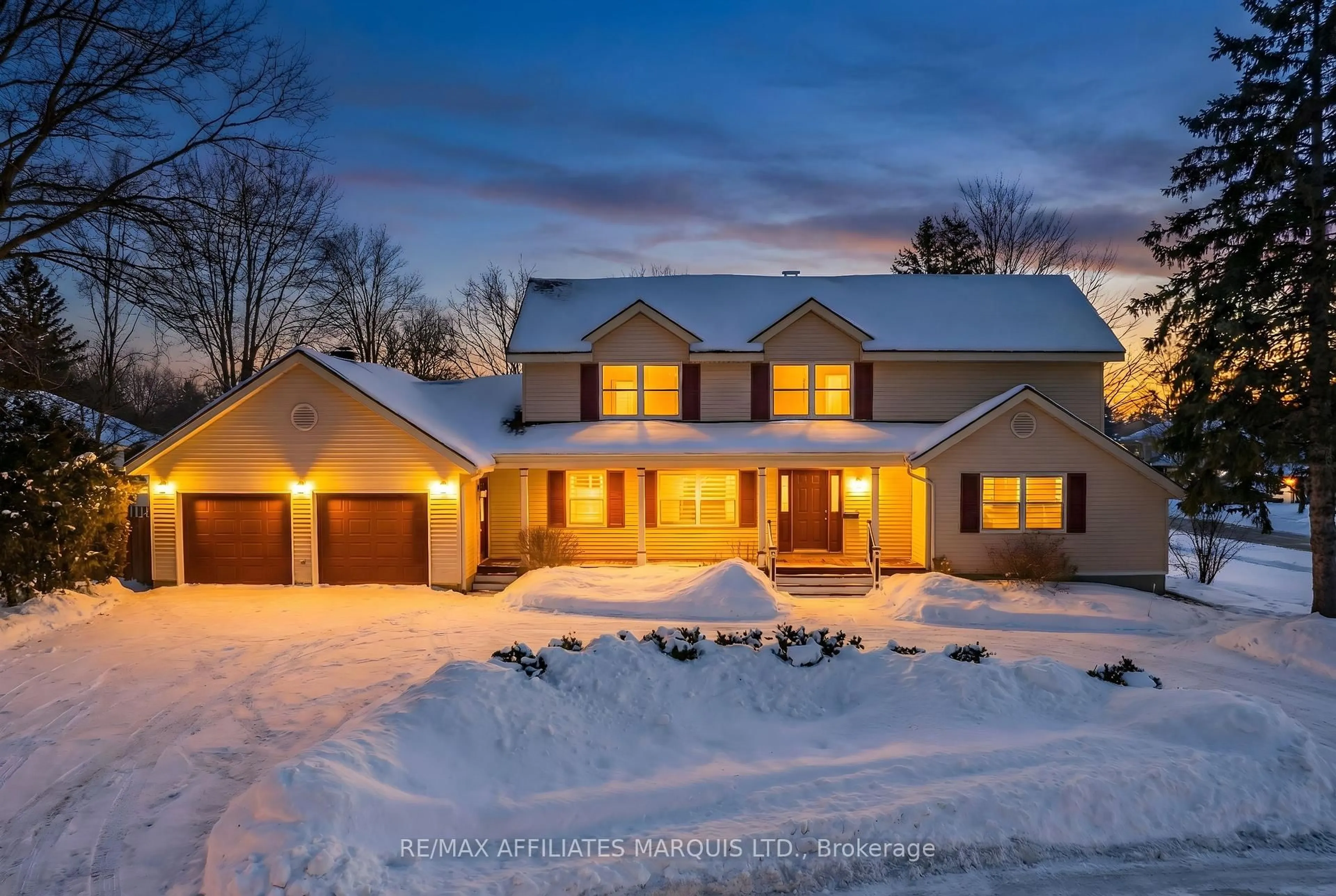 A pic from outside/outdoor area/front of a property/back of a property/a pic from drone, street for 1356 Lochiel St, Cornwall Ontario K6H 6N2