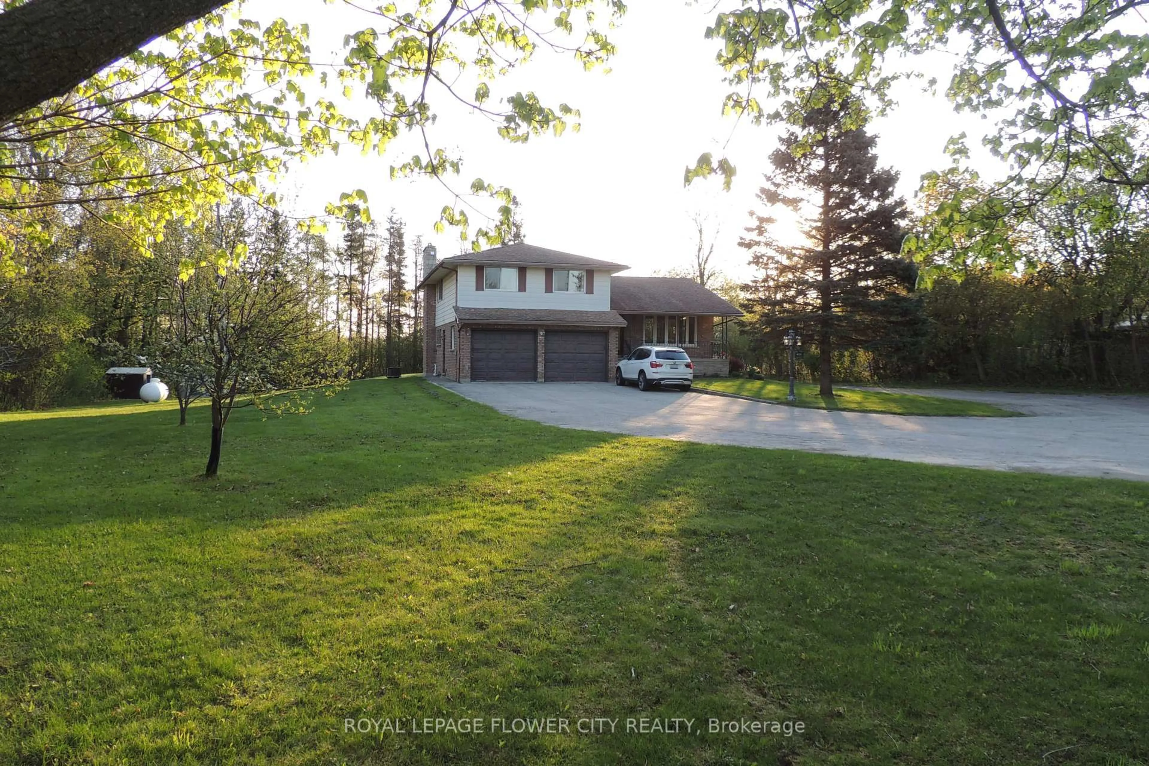 A pic from outside/outdoor area/front of a property/back of a property/a pic from drone, street for 4871 Wellington Rd 29 Rd, Guelph/Eramosa Ontario N1H 6H8