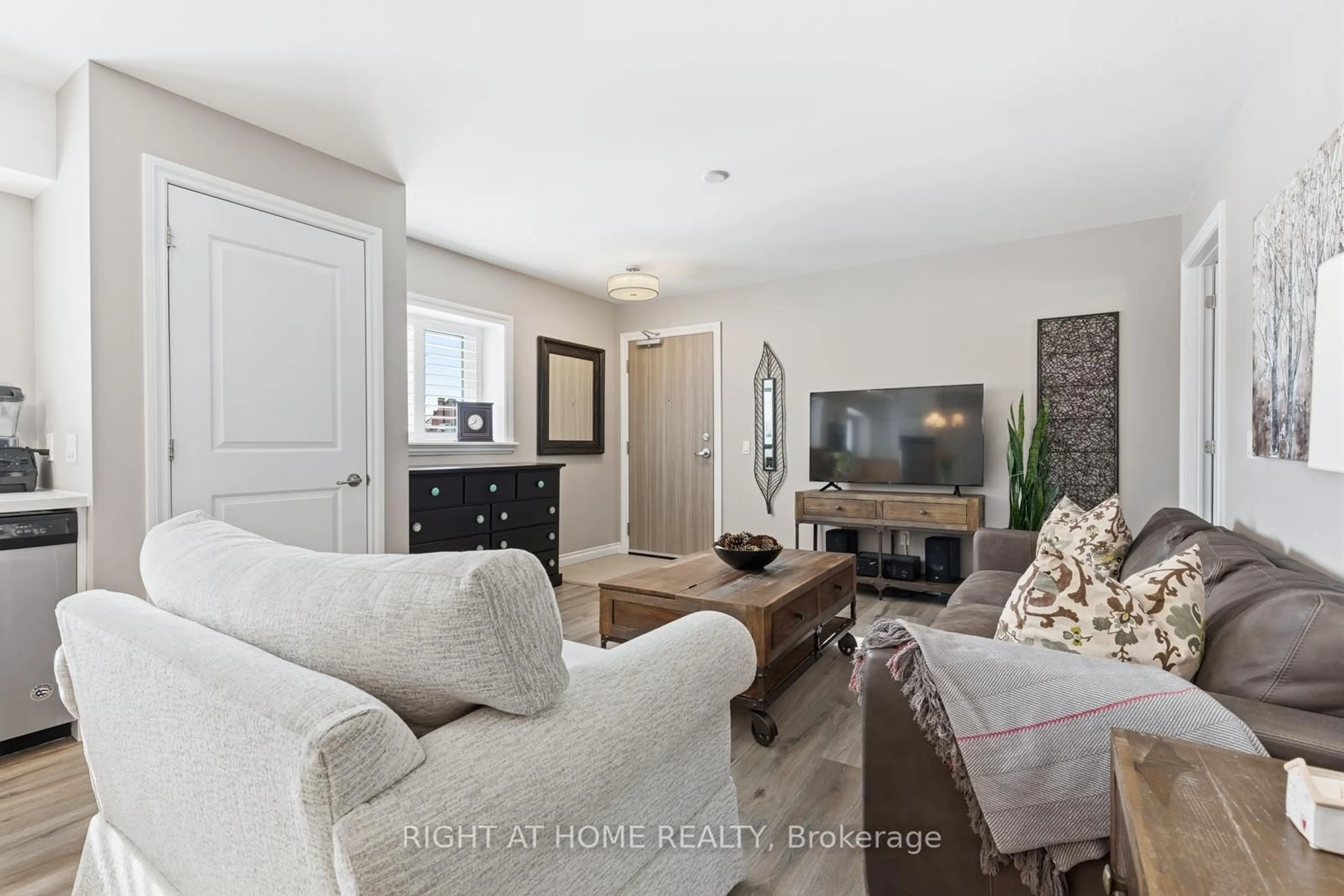 Living room with furniture, unknown for 25 King St #301, Kawartha Lakes Ontario K9V 1C4