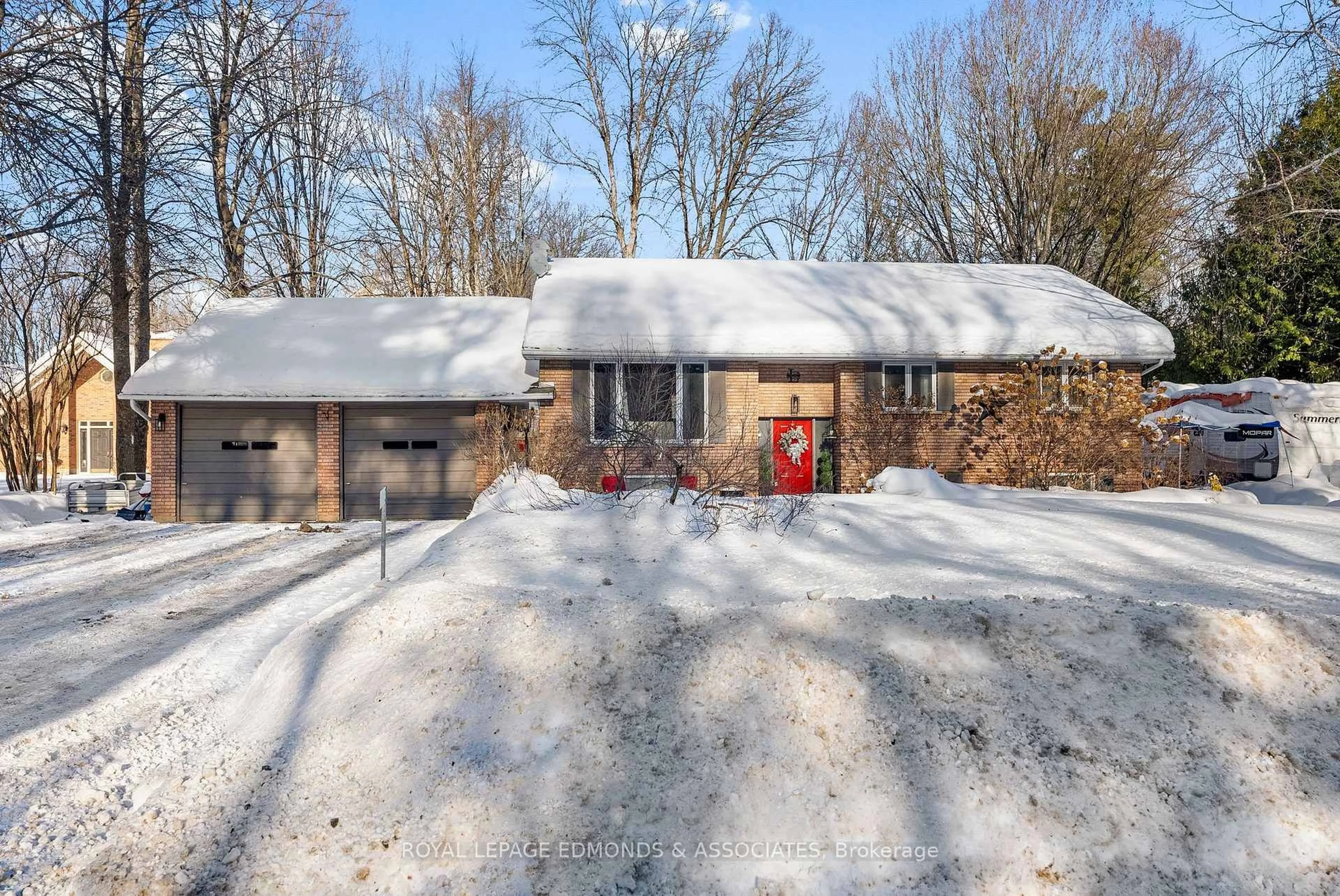 A pic from outside/outdoor area/front of a property/back of a property/a pic from drone, street for 1486 Wilson Rd, Pembroke Ontario K8A 6W4