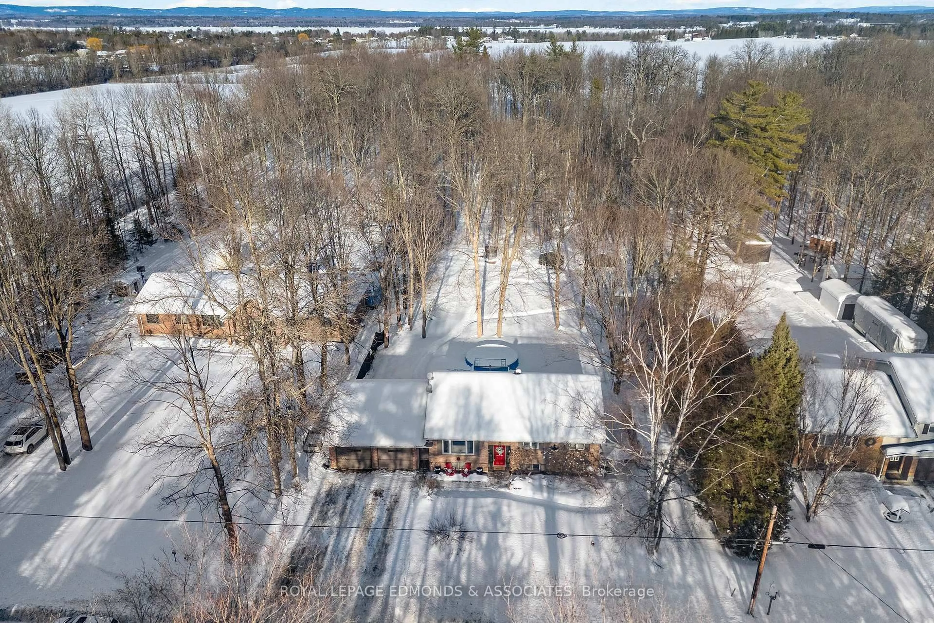 A pic from outside/outdoor area/front of a property/back of a property/a pic from drone, unknown for 1486 Wilson Rd, Pembroke Ontario K8A 6W4