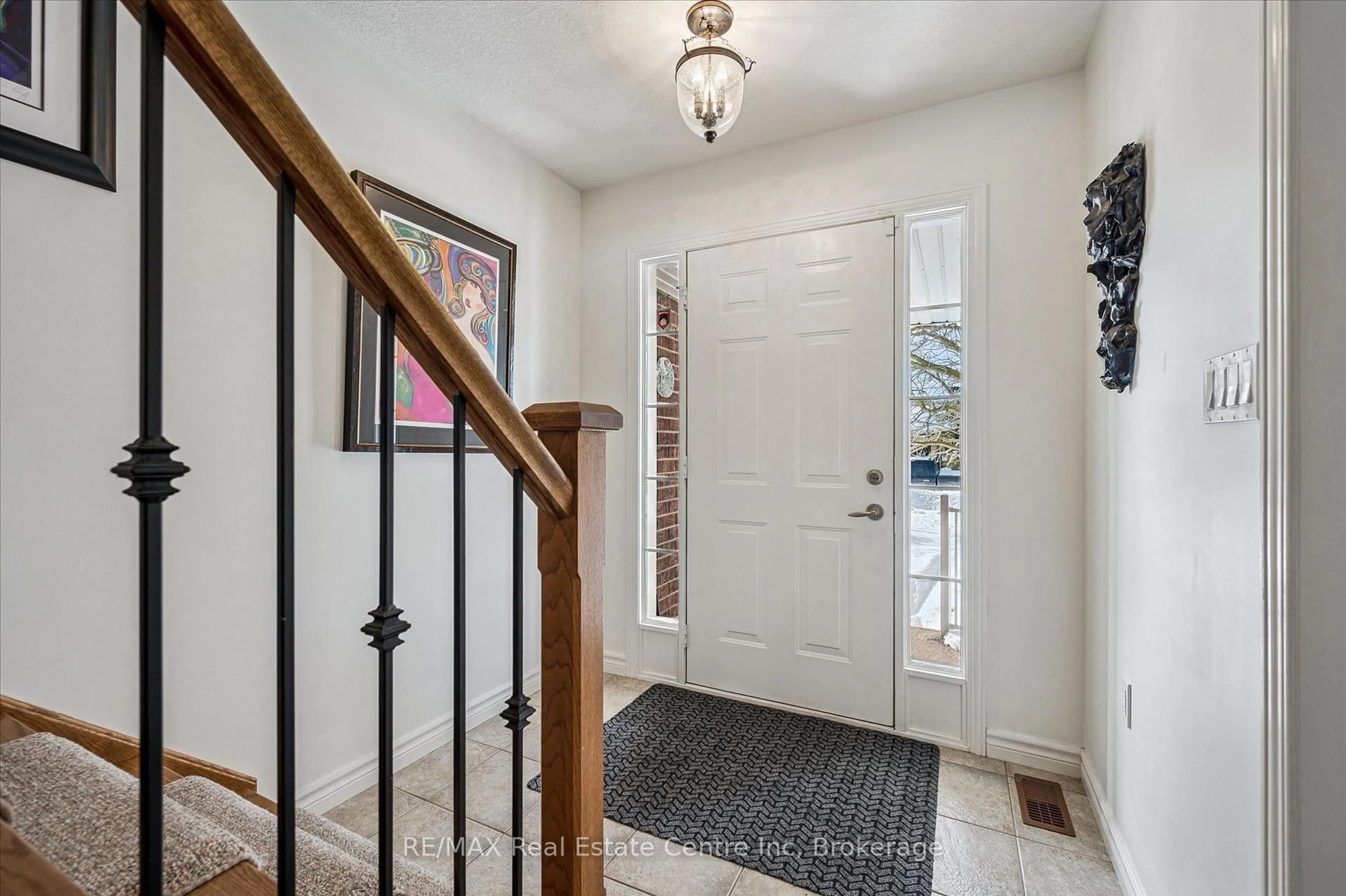 Indoor entryway for 99 Keating Dr, Centre Wellington Ontario N0B 1S0