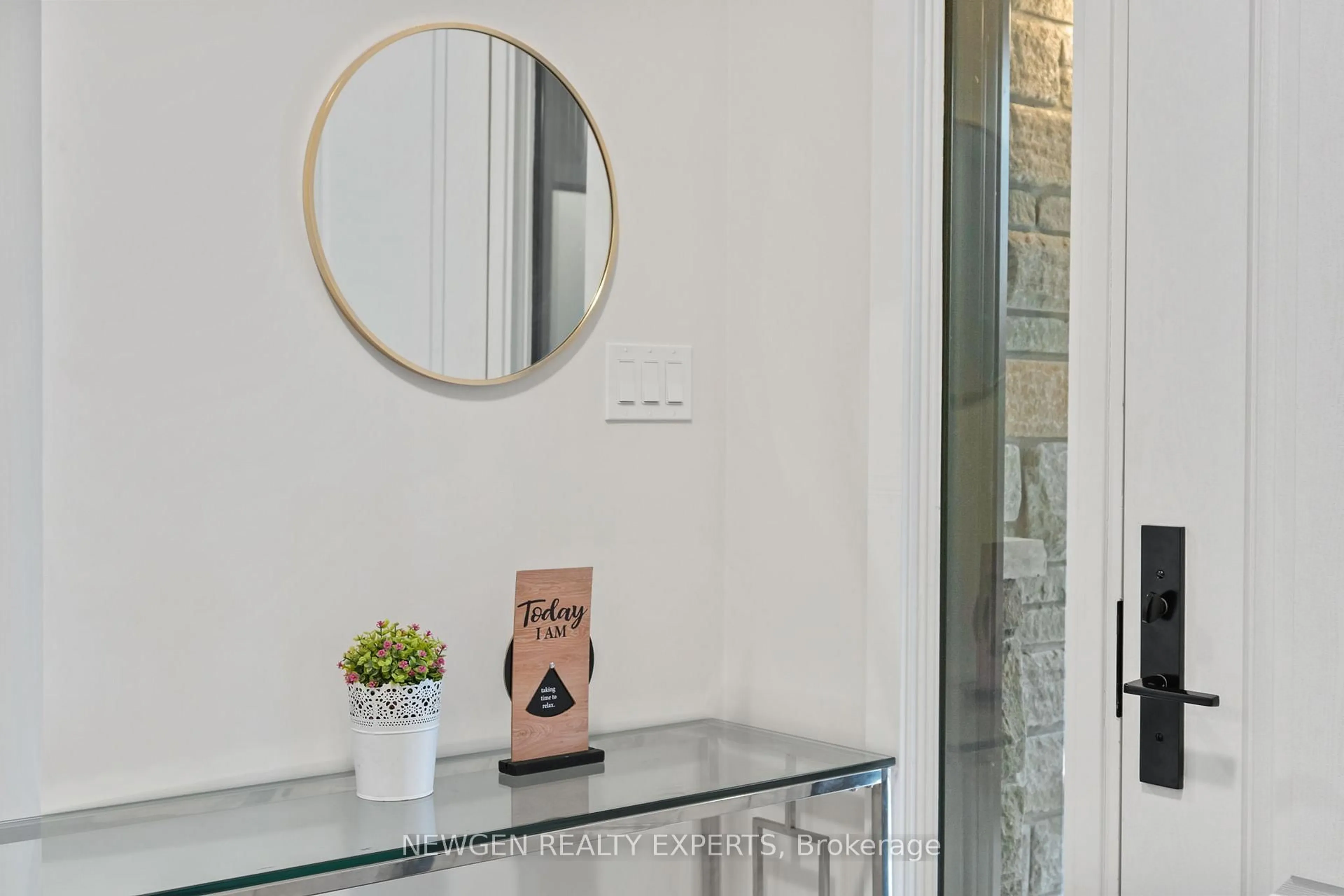 Indoor entryway for 1049 Greensview Dr, Lake of Bays Ontario P1H 0K1