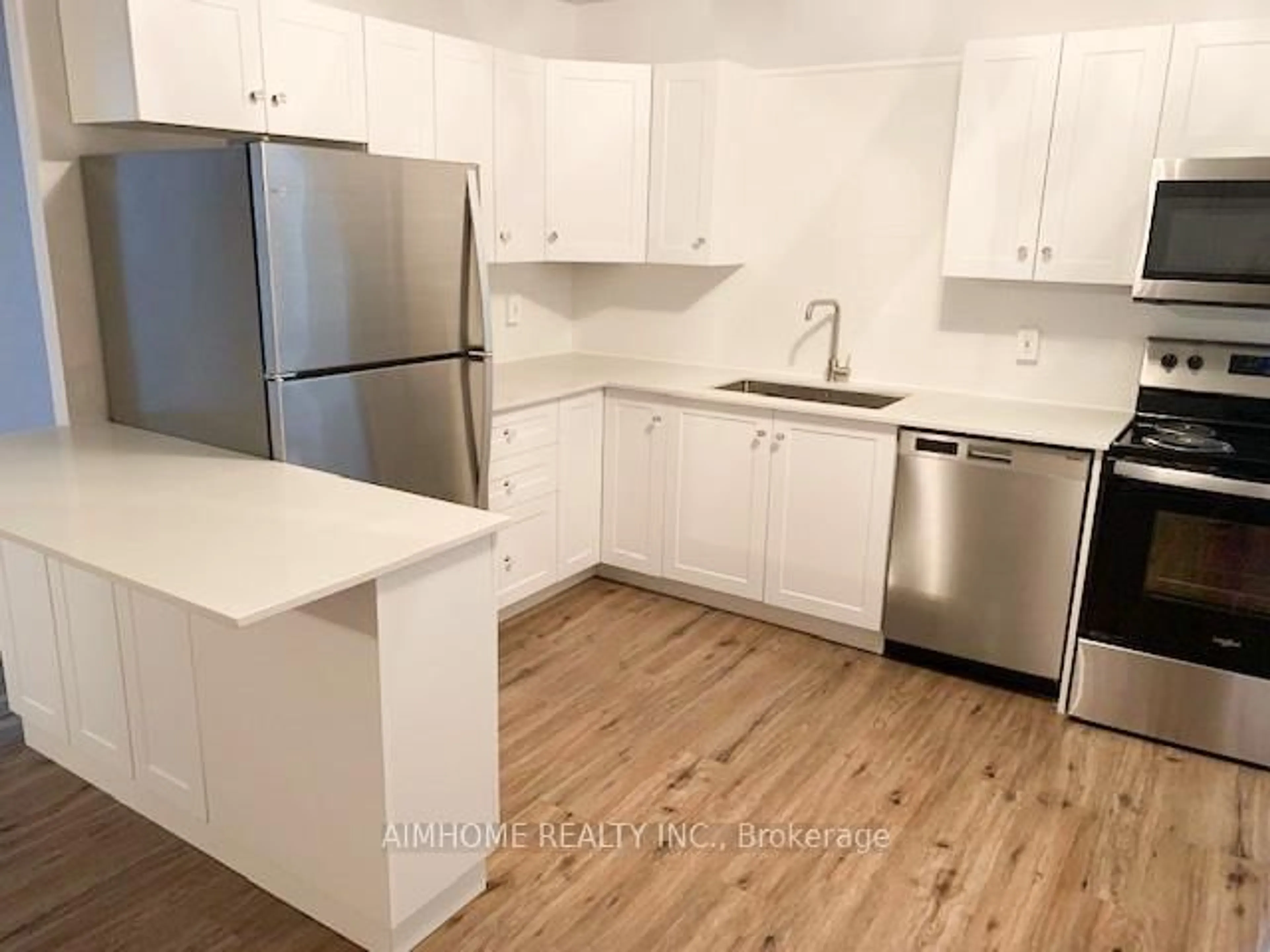 Standard kitchen, wood/laminate floor for 109 Westmount Rd, Waterloo Ontario N2L 5G5