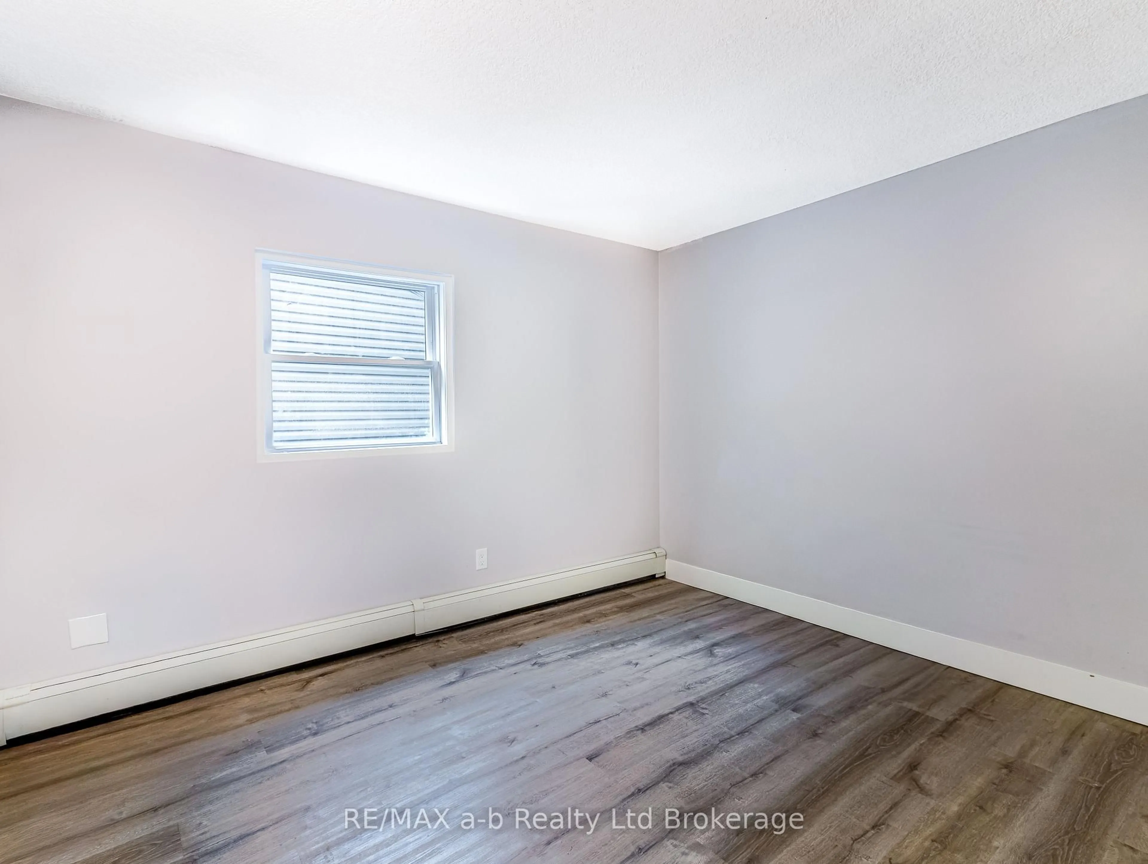 A pic of a room for 14 Victor St, London South Ontario N6C 1B7