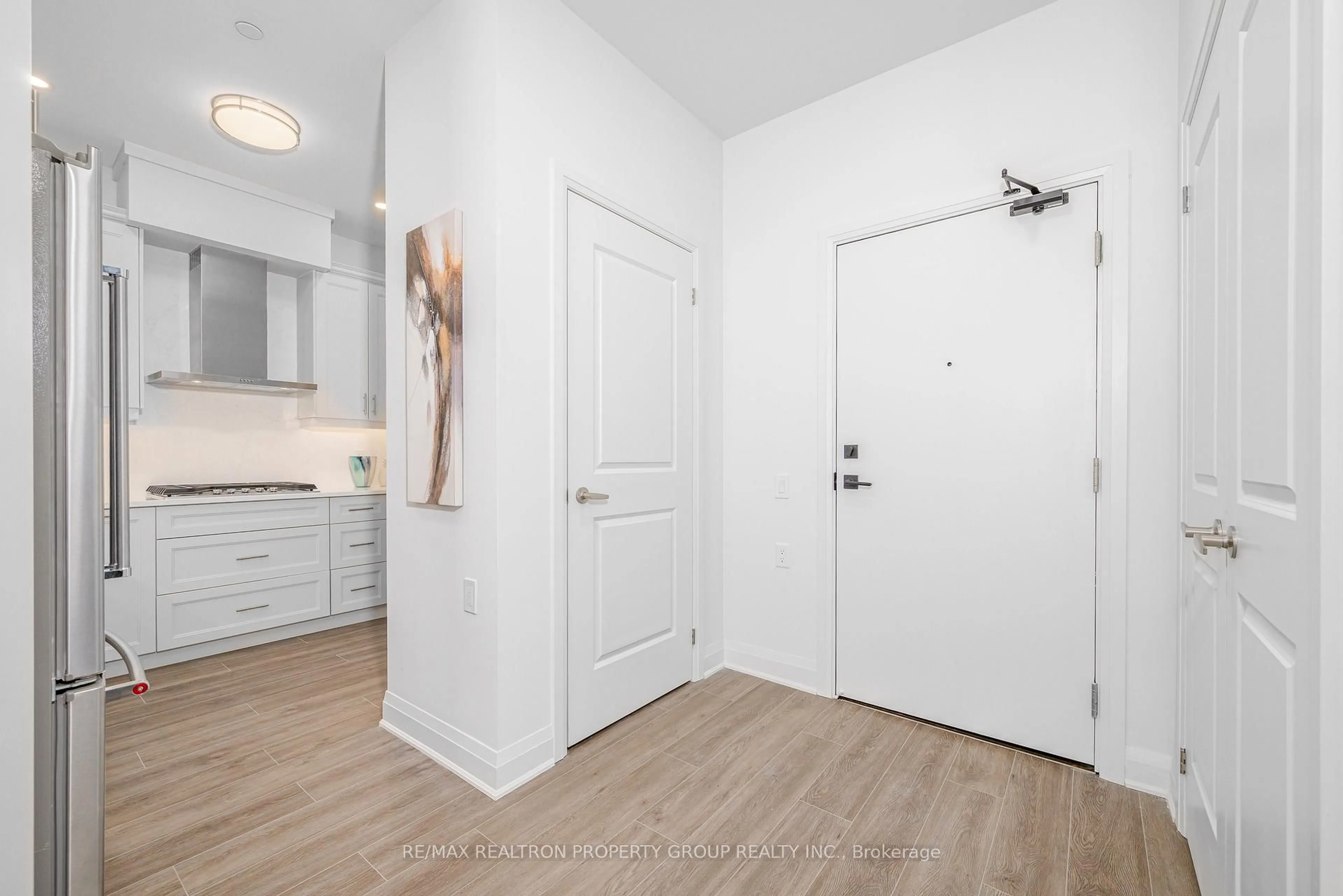 Indoor entryway for 99 Louisa St #219, Kawartha Lakes Ontario K0M 1N0