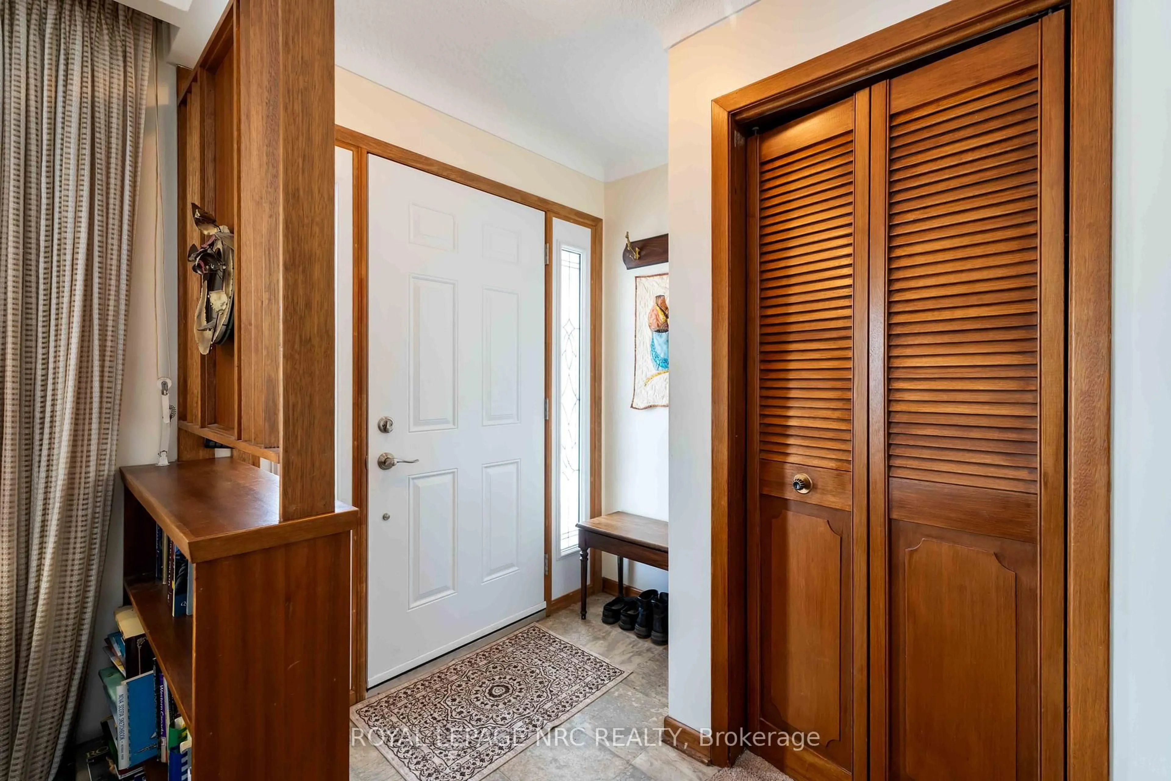 Indoor entryway for 4271 13th St, Lincoln Ontario L0R 1S0