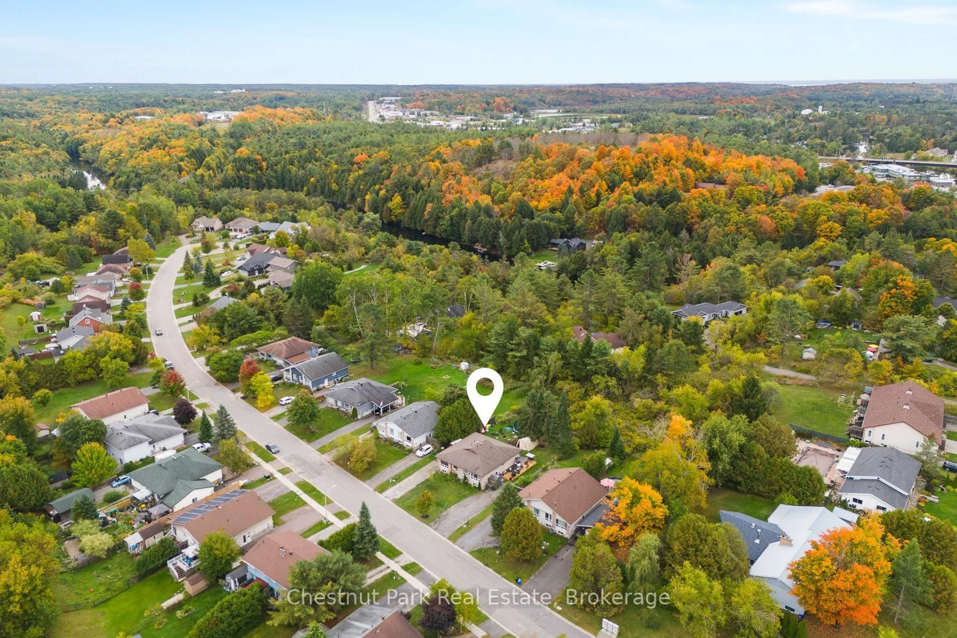 A pic from outside/outdoor area/front of a property/back of a property/a pic from drone, street for 70 Milton St, Bracebridge Ontario P1L 1G9