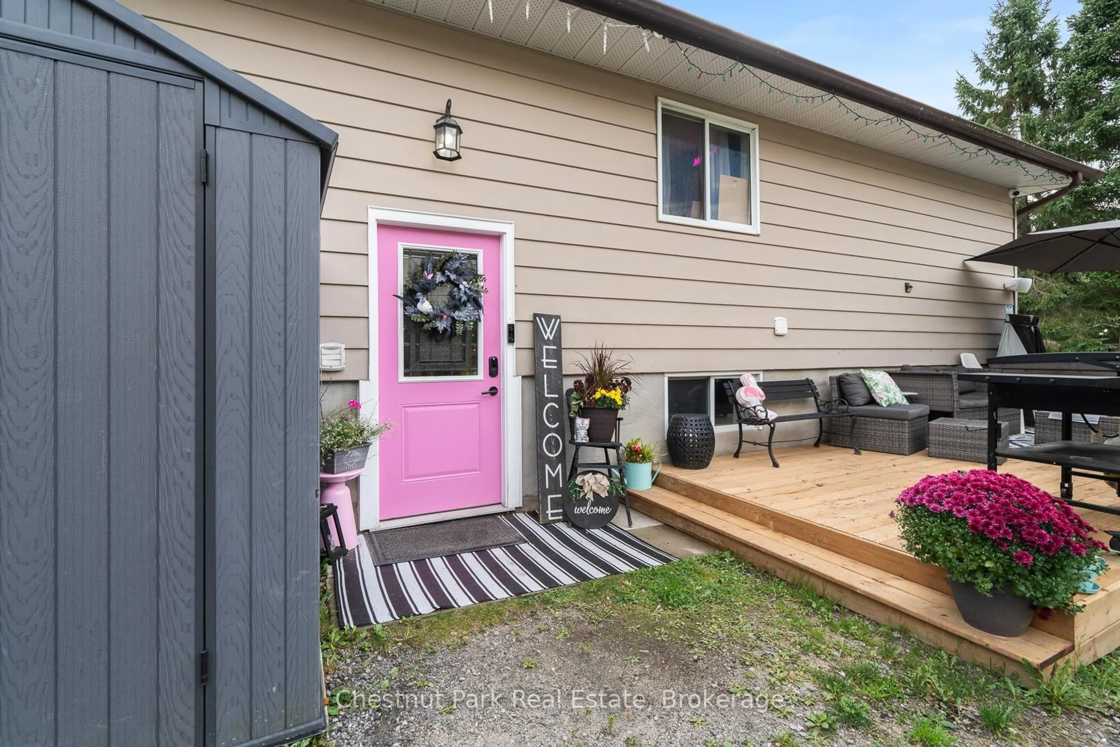 Patio, street for 70 Milton St, Bracebridge Ontario P1L 1G9