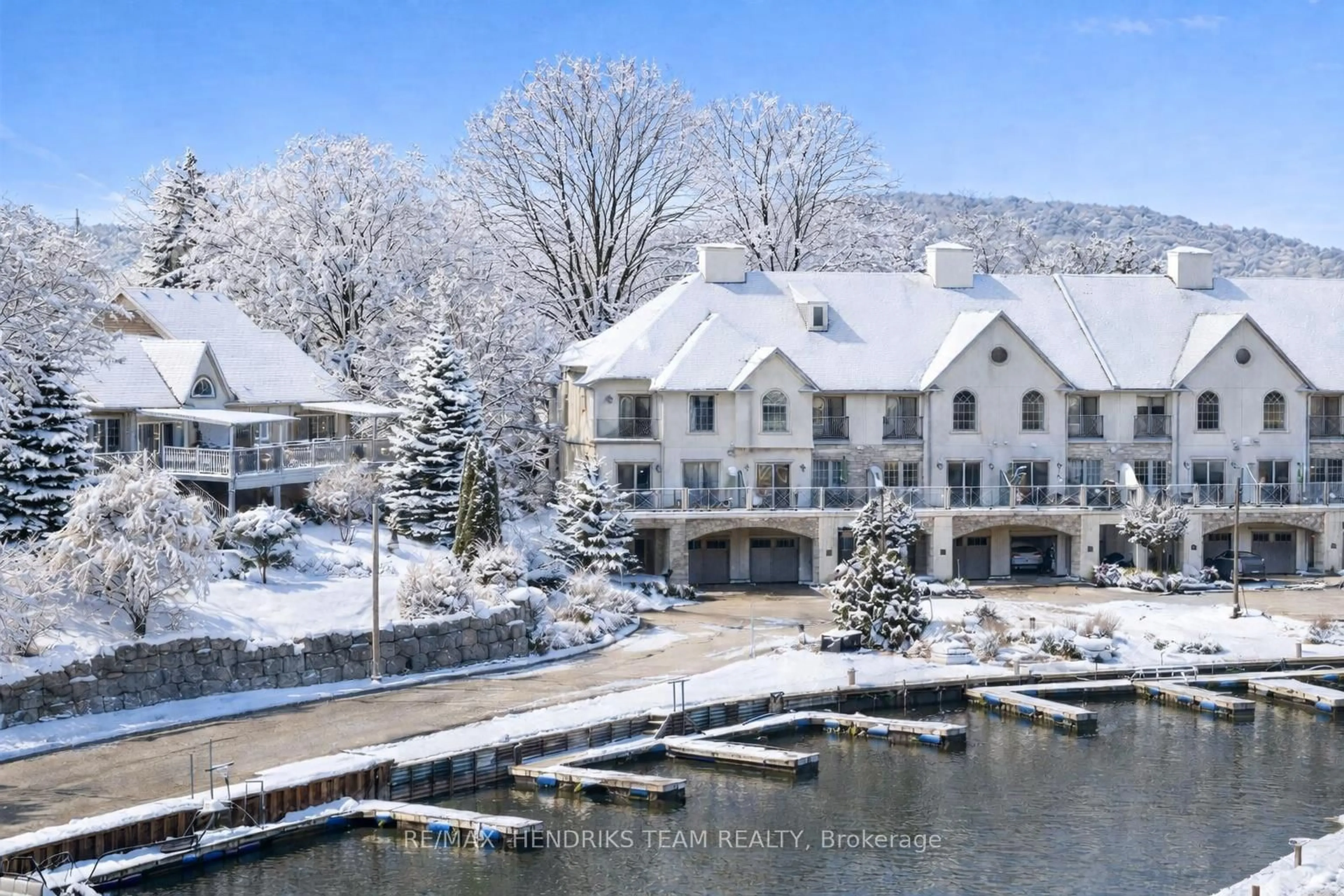 A pic from outside/outdoor area/front of a property/back of a property/a pic from drone, water/lake/river/ocean view for 19 Lake St #20, Grimsby Ontario L3M 0C3