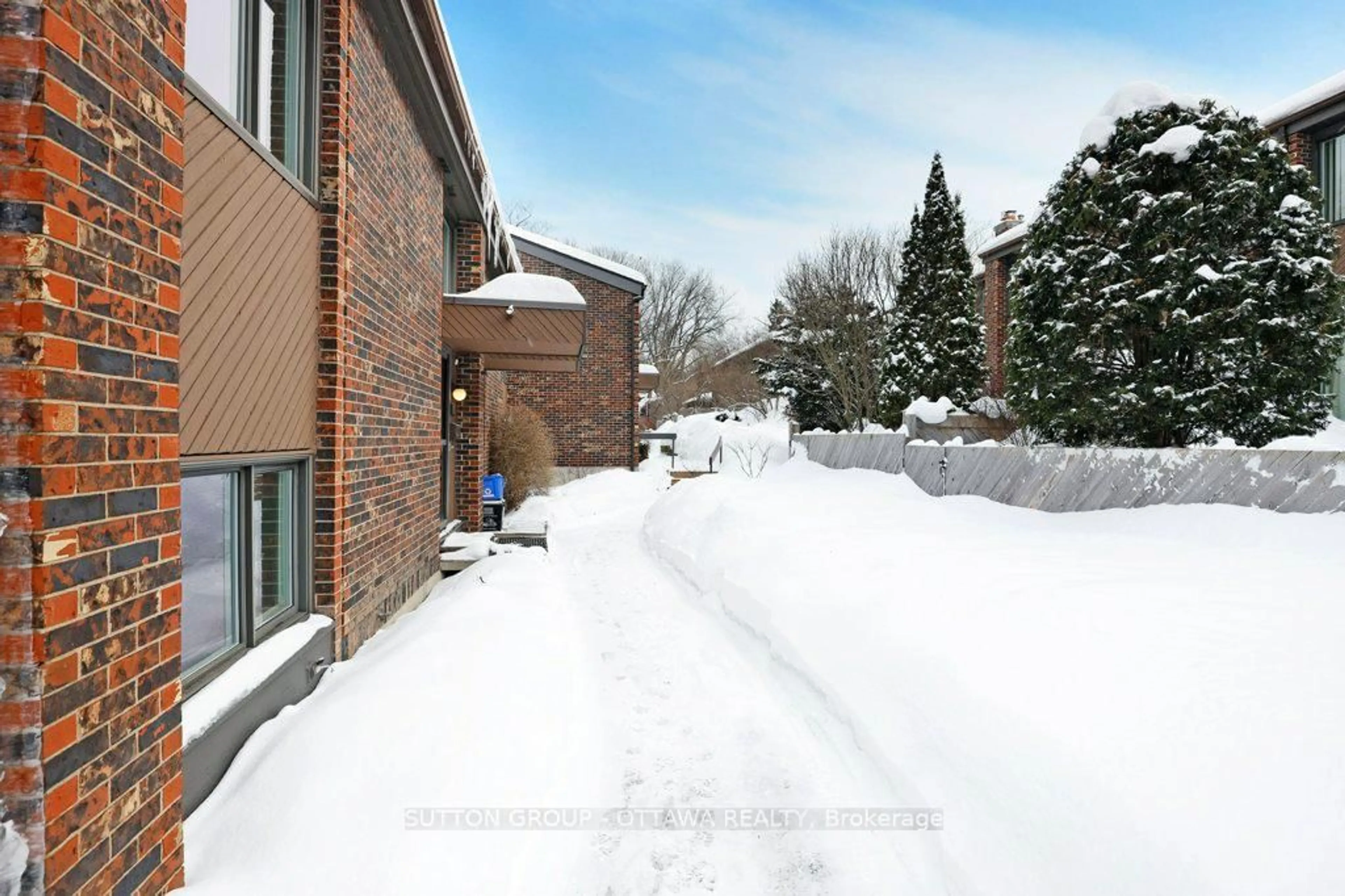 Patio, street for 121 Buell St #60, Ottawa Ontario K1Z 7E7