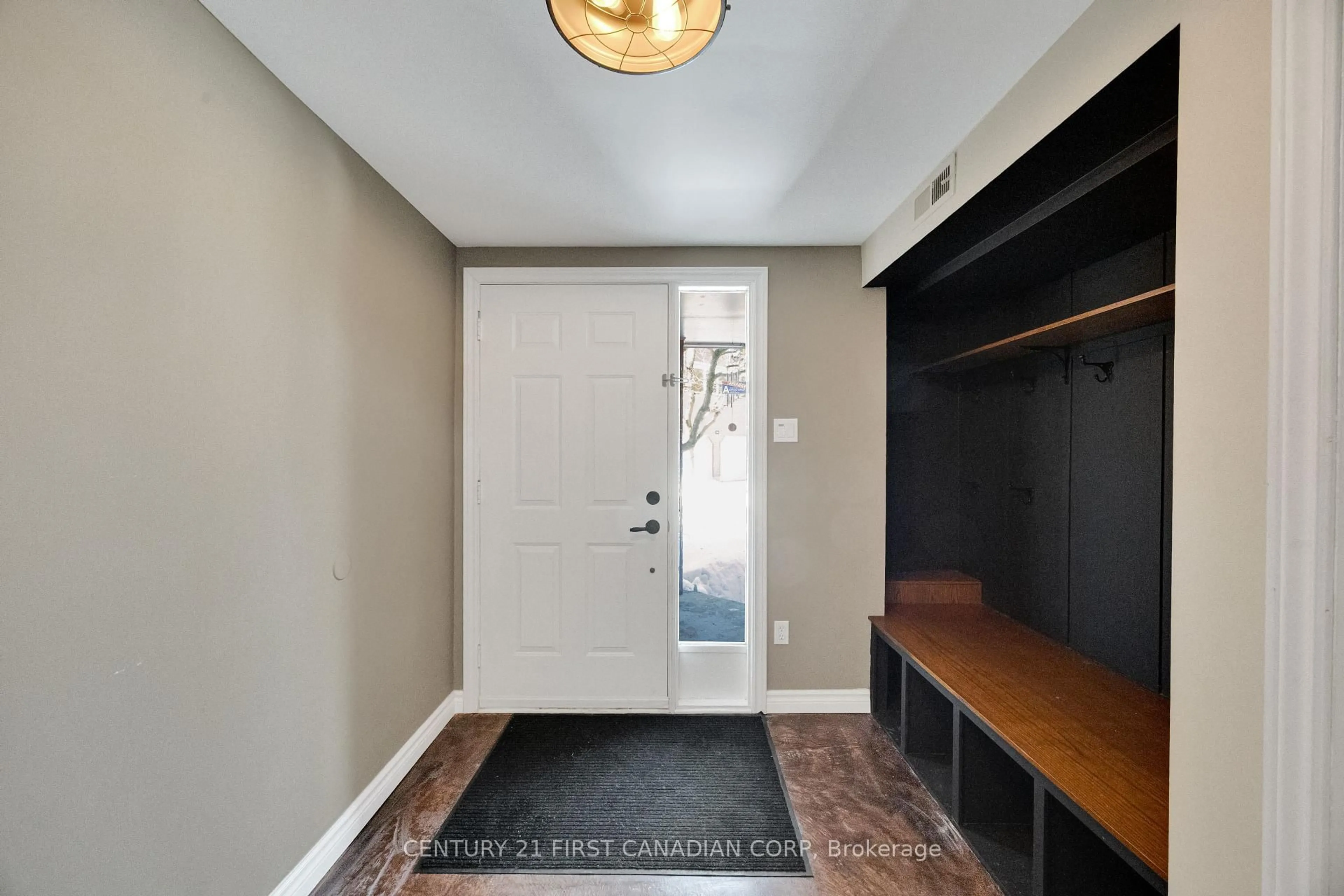 Indoor entryway for 703 WINDERMERE Rd #3, London North Ontario N5X 2P1