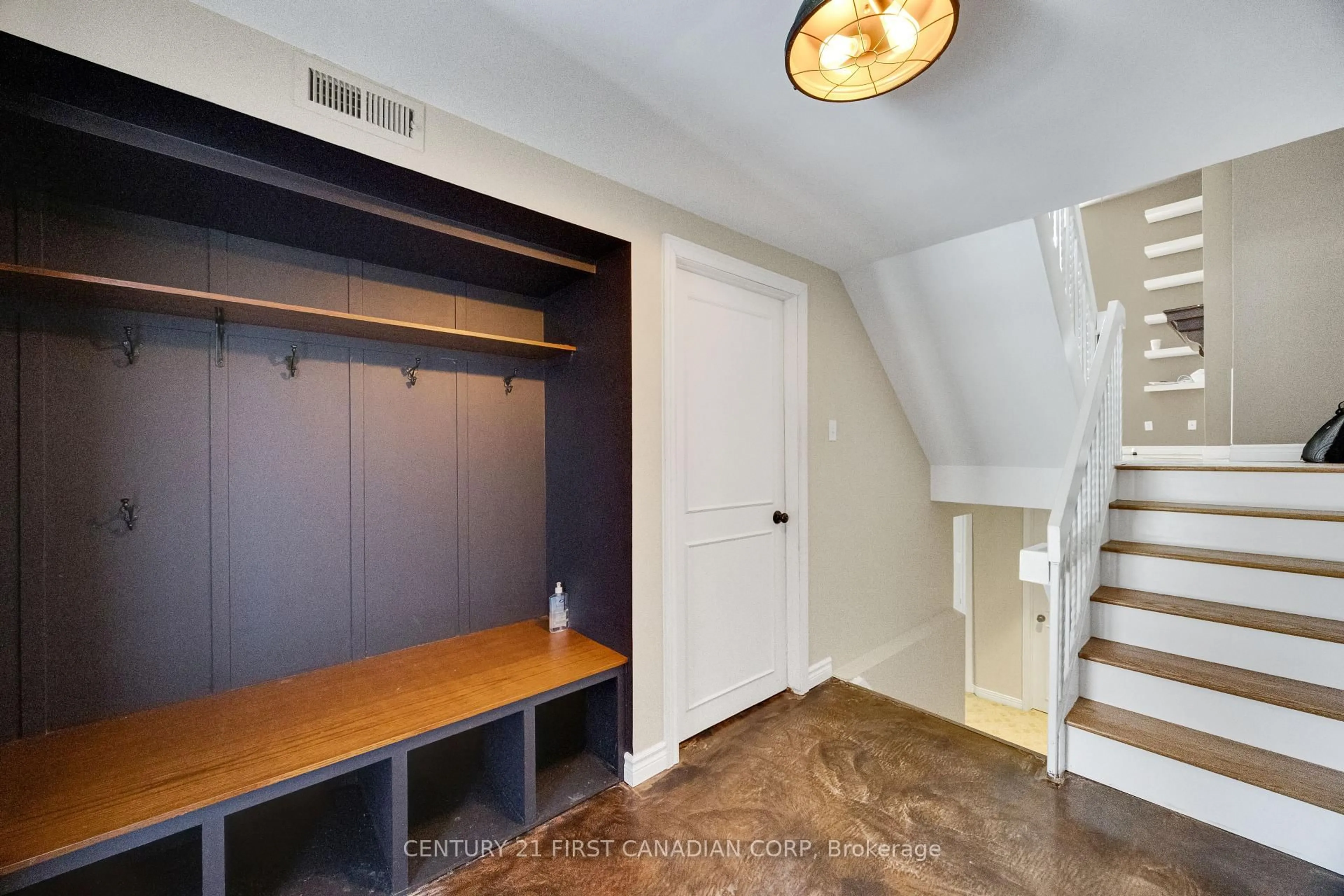 Indoor entryway for 703 WINDERMERE Rd #3, London North Ontario N5X 2P1