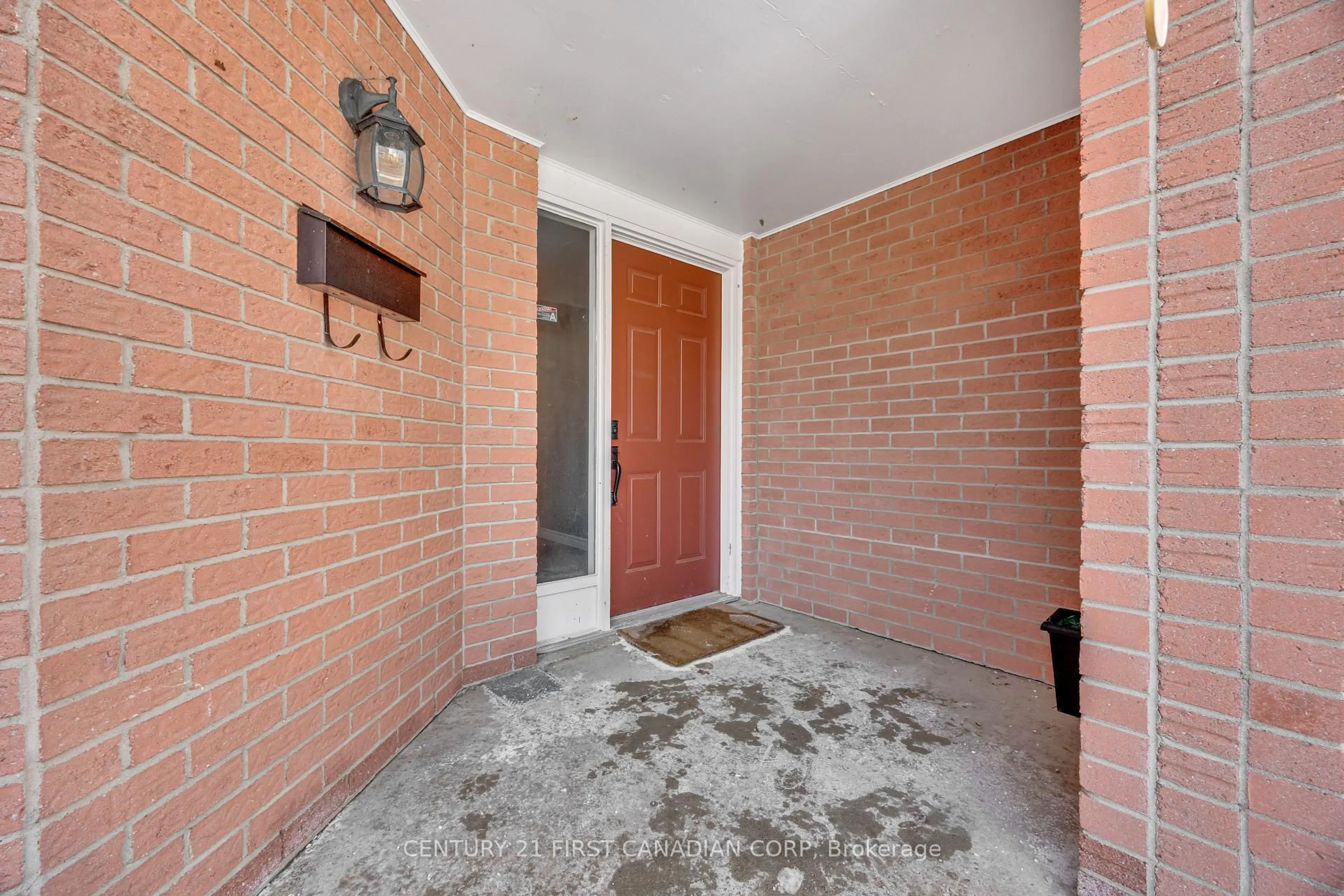 Indoor foyer for 703 WINDERMERE Rd #3, London North Ontario N5X 2P1