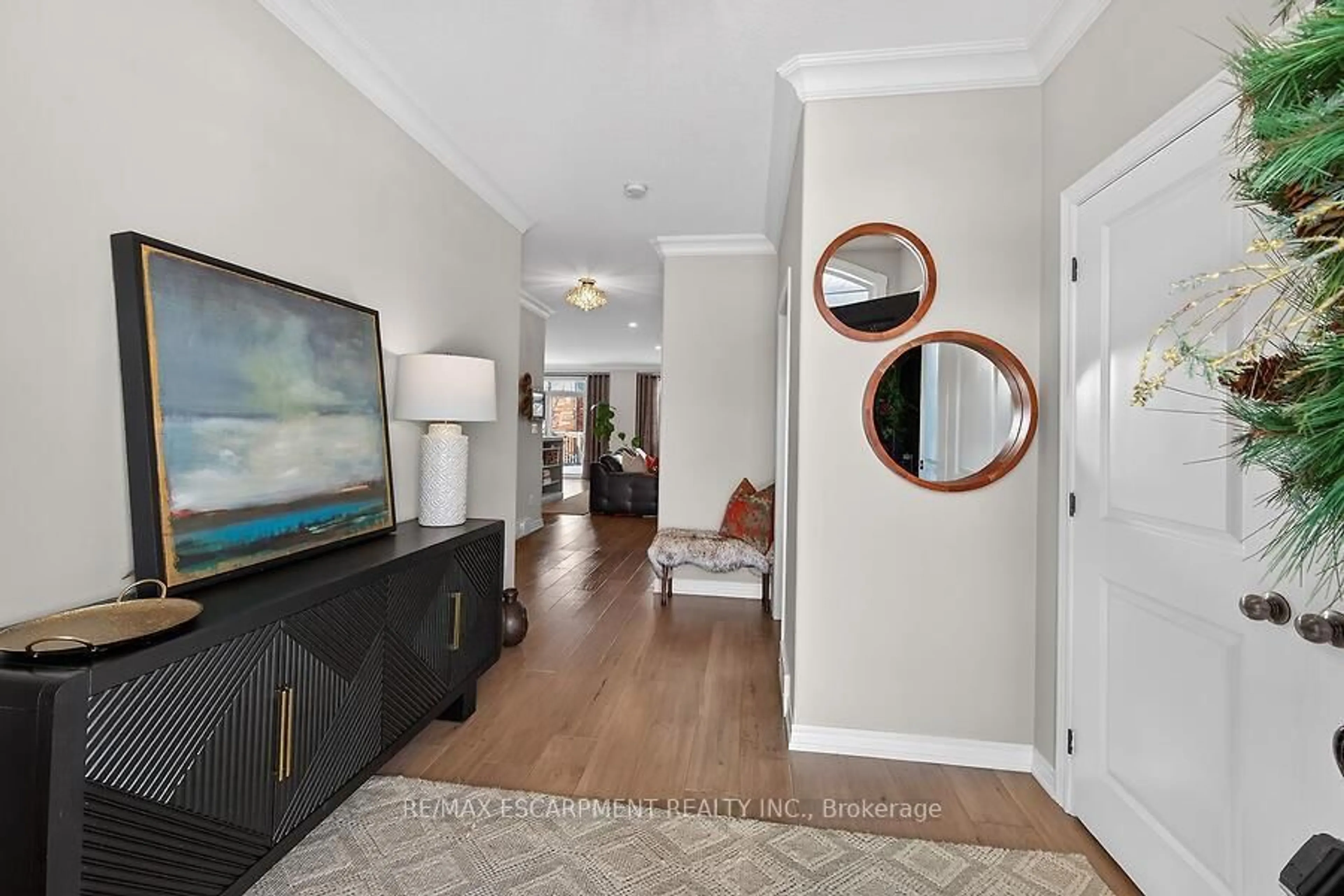 Indoor entryway for 2 Southwood Cres, Haldimand Ontario N3W 0A6