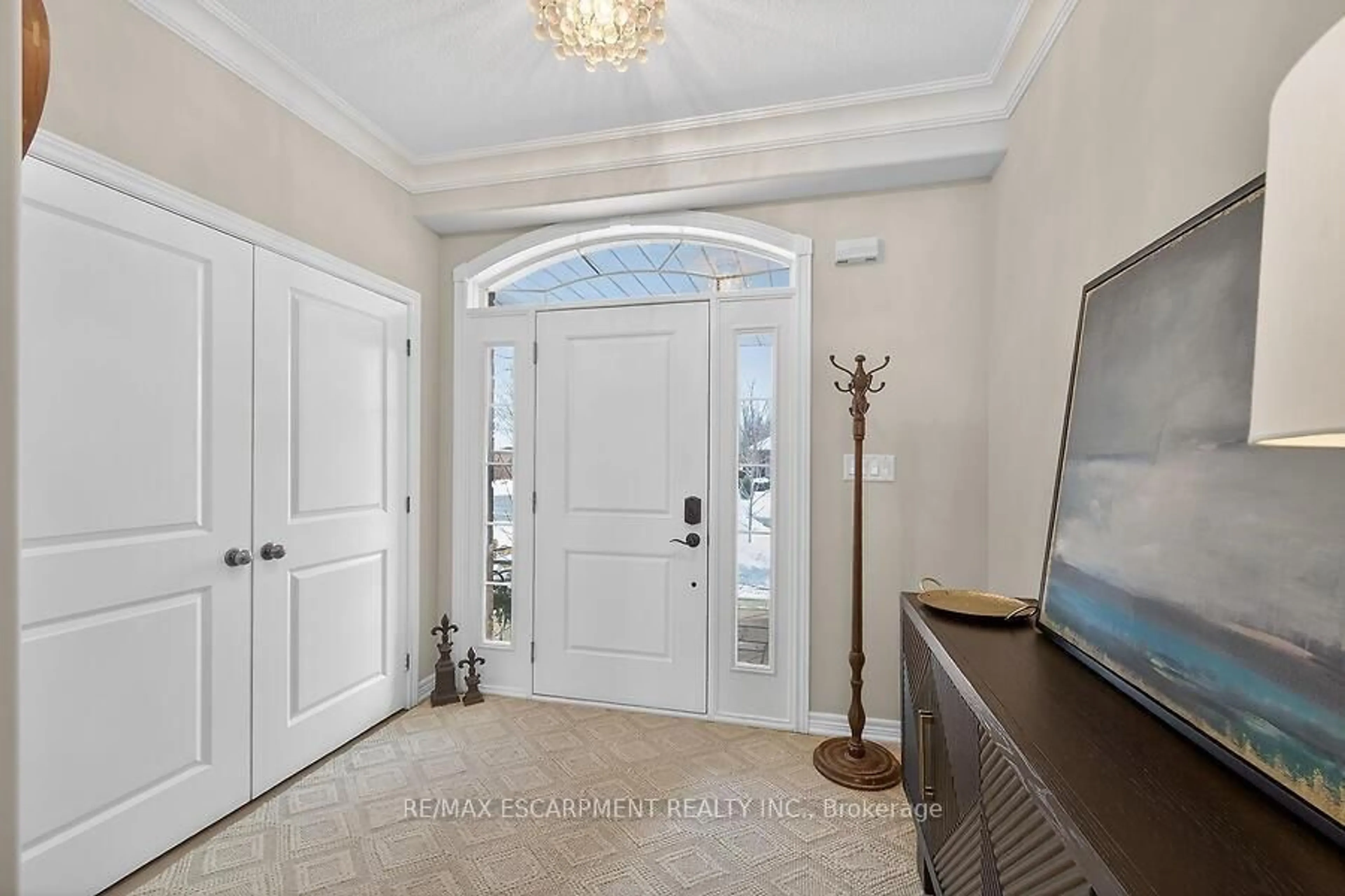 Indoor entryway for 2 Southwood Cres, Haldimand Ontario N3W 0A6