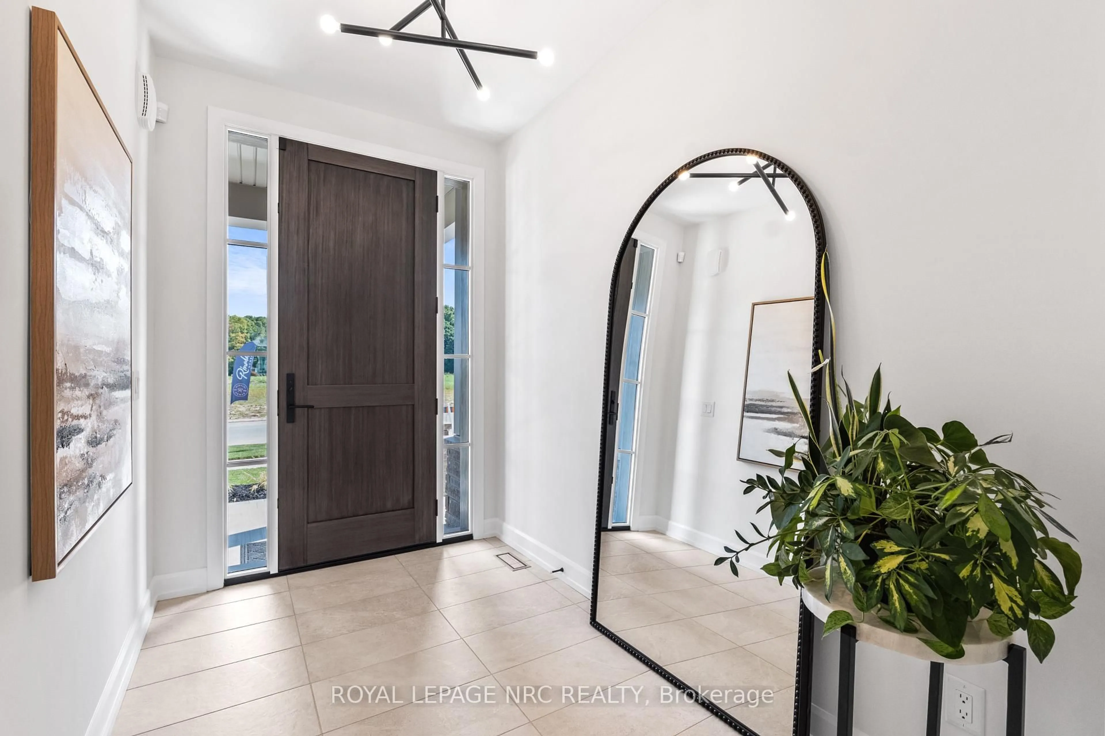 Indoor entryway for 4 Page St, Pelham Ontario L3E 0X3