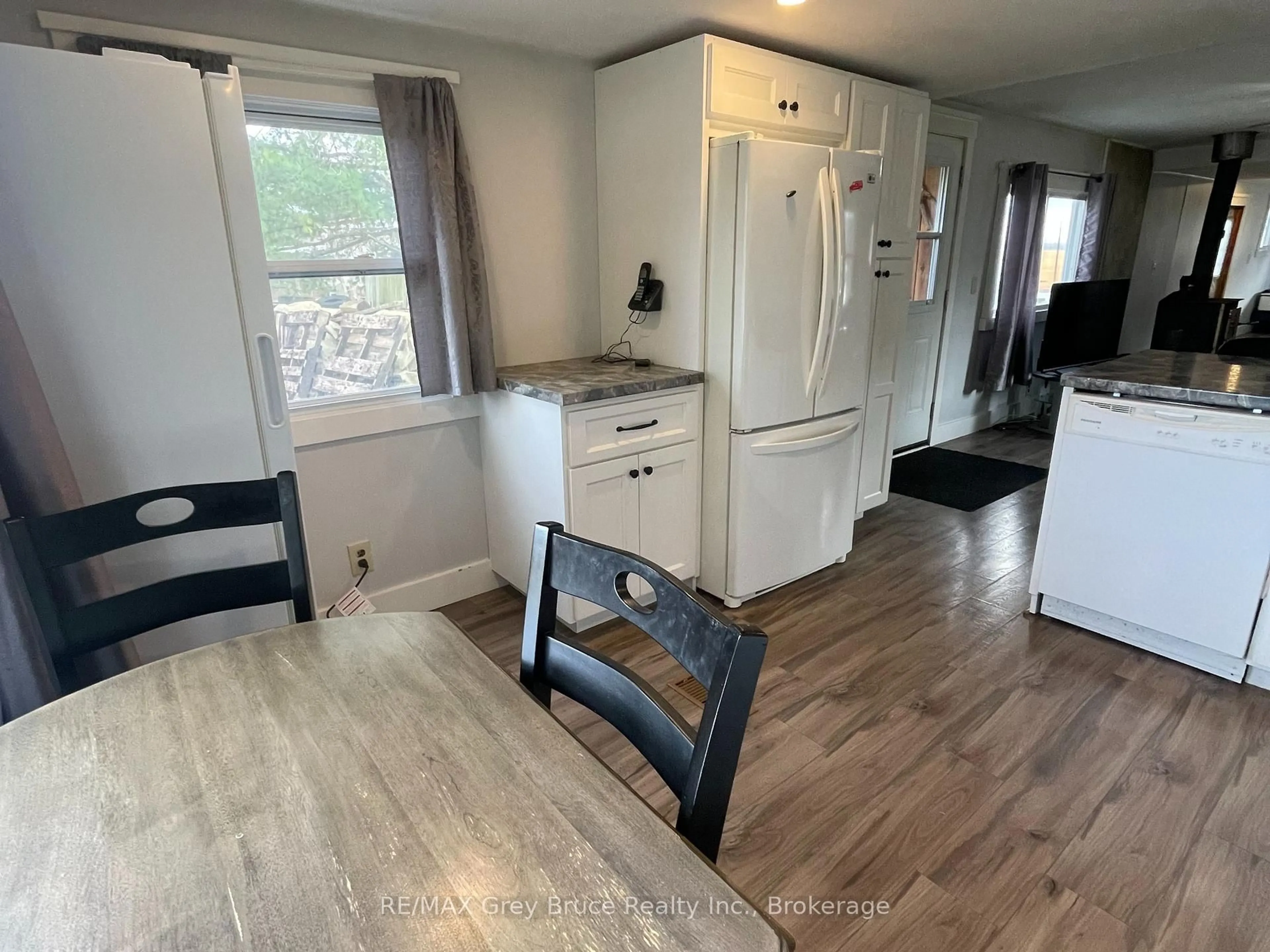 A pic of a room for 102 Grace St, Georgian Bluffs Ontario N0H 2N0