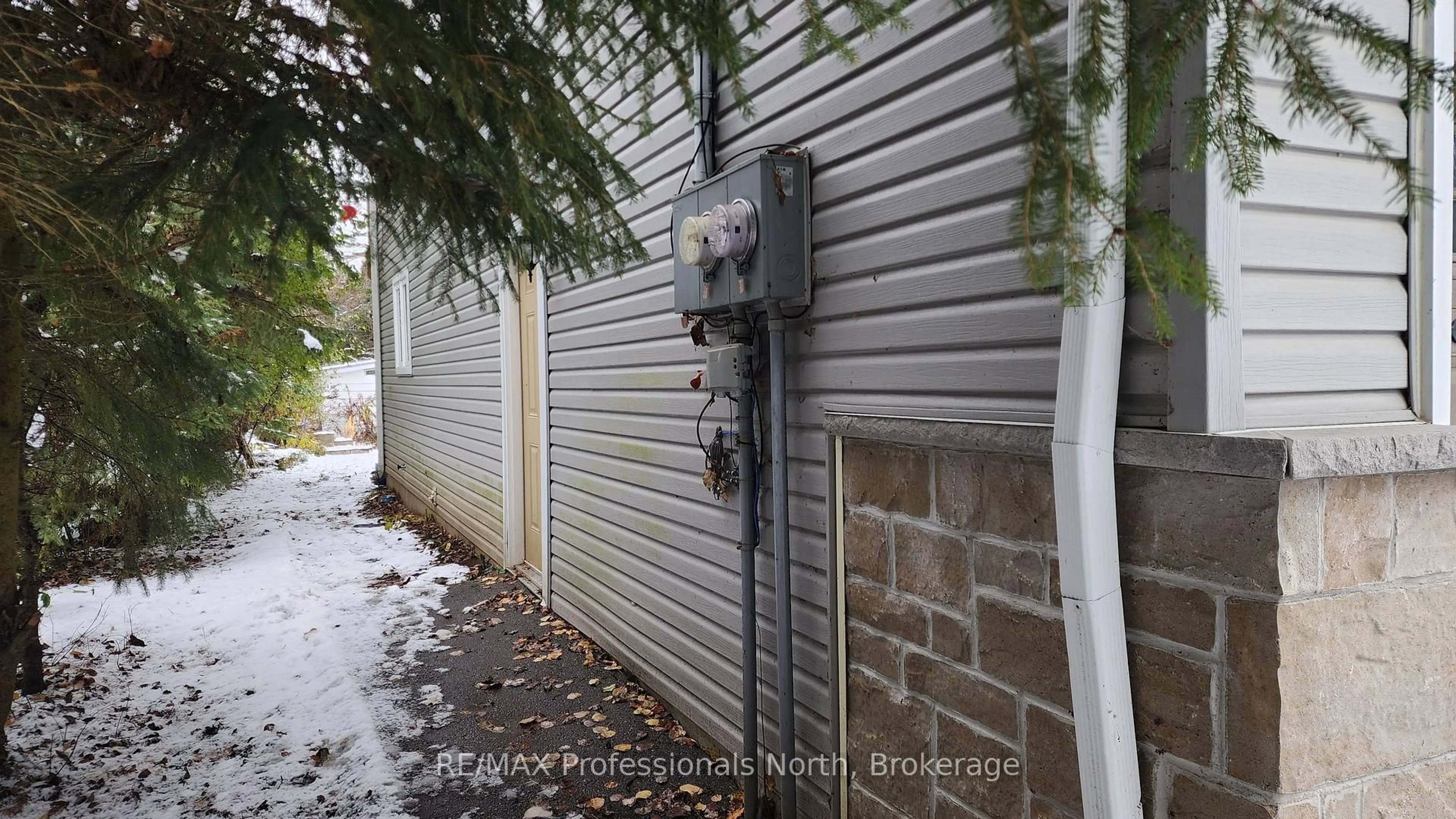 Unknown for 5 Greaves Ave, Huntsville Ontario P1H 1V2