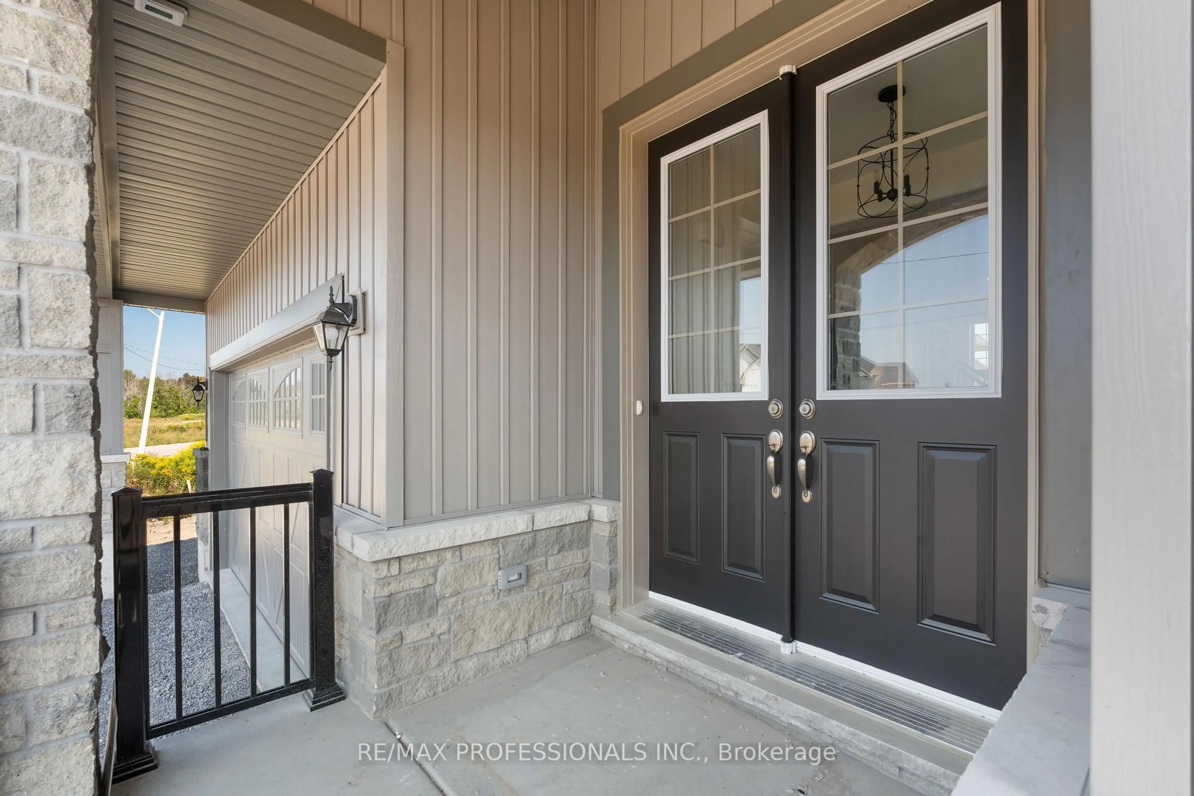 Indoor entryway for 11 Blue Heron Dr, Quinte West Ontario K0K 1L0