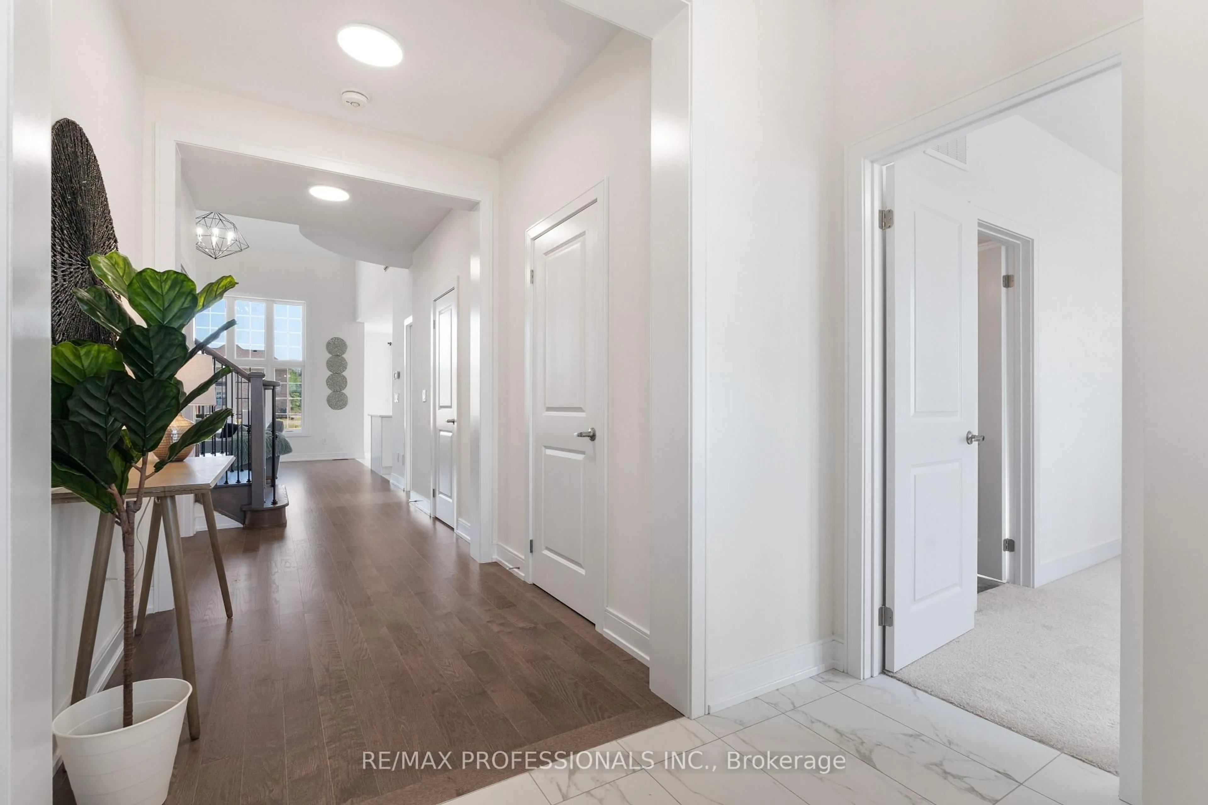 Indoor entryway for 11 Blue Heron Dr, Quinte West Ontario K0K 1L0