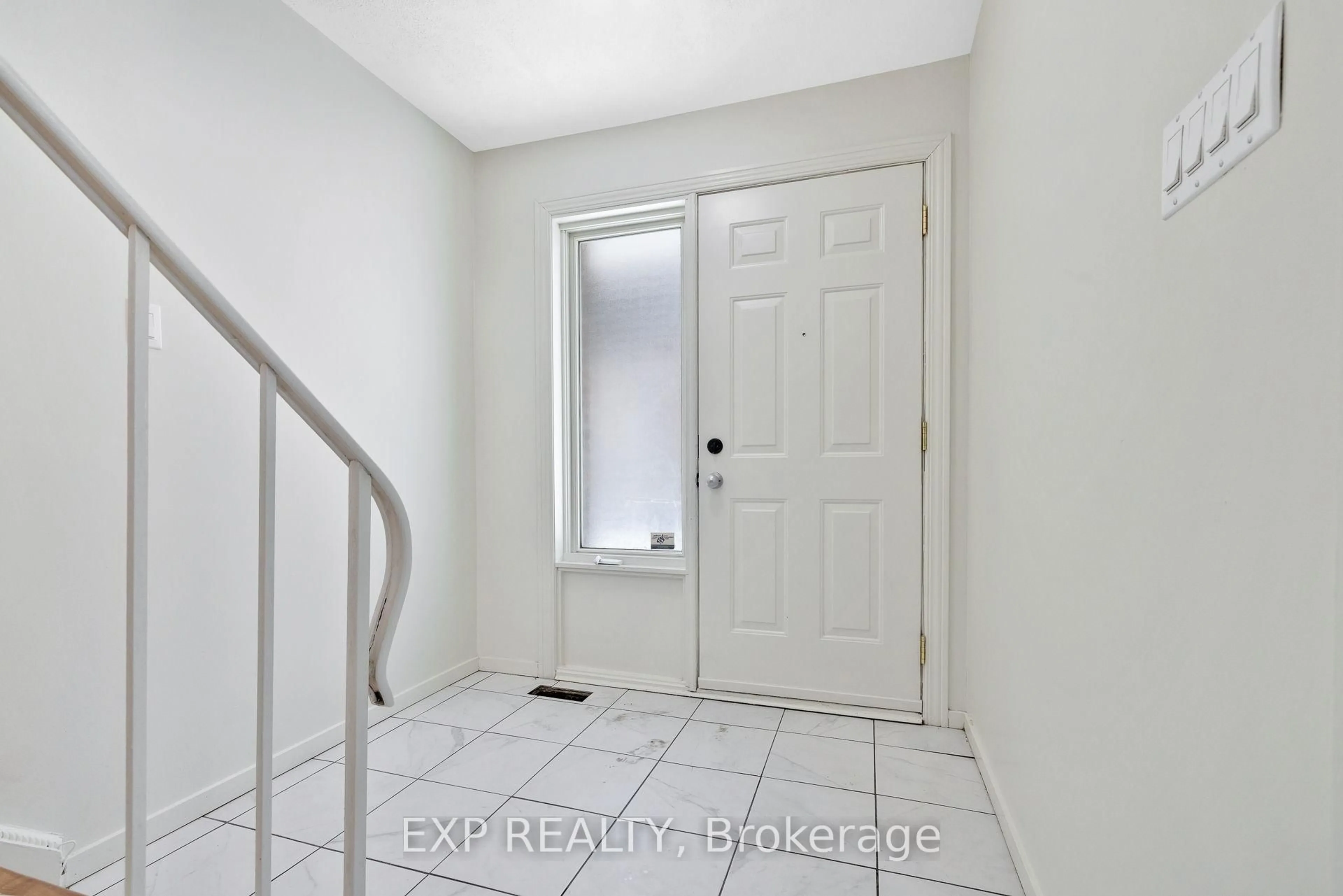 Indoor entryway for 3260 SOUTHGATE Rd #99, Ottawa Ontario K1V 8W9