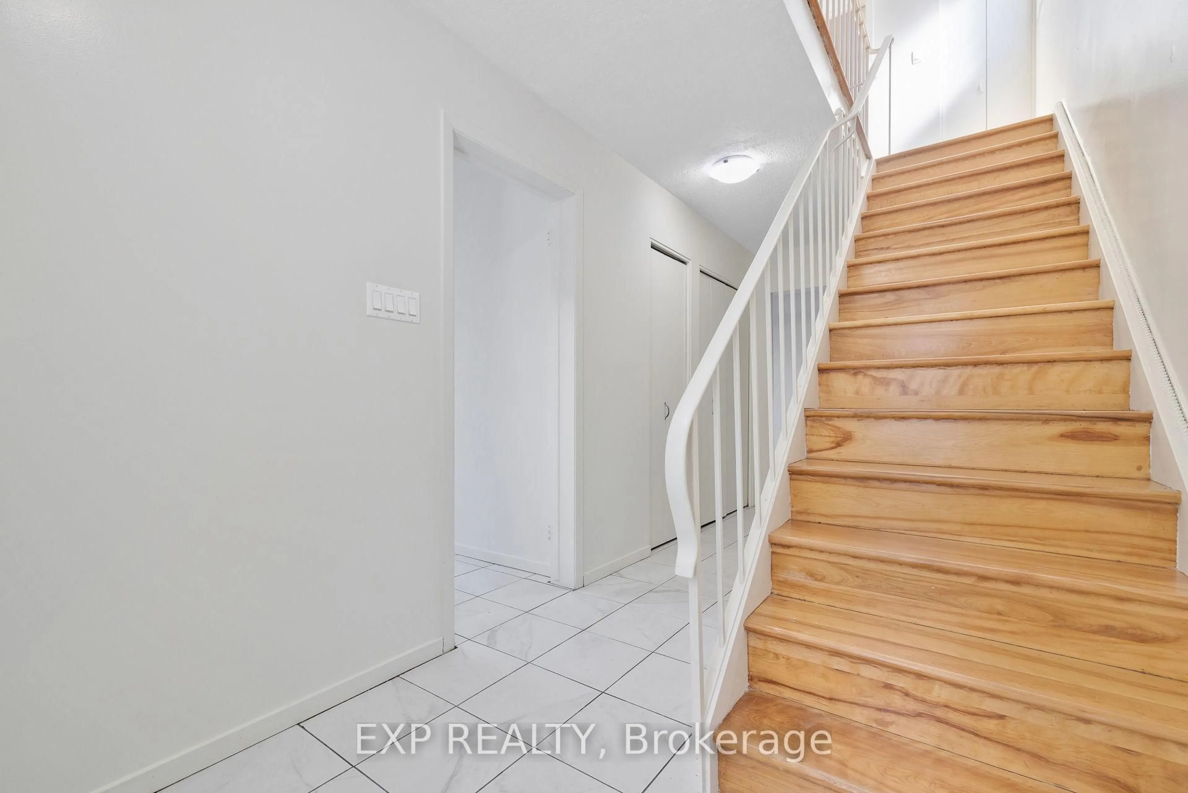Indoor entryway for 3260 SOUTHGATE Rd #99, Ottawa Ontario K1V 8W9
