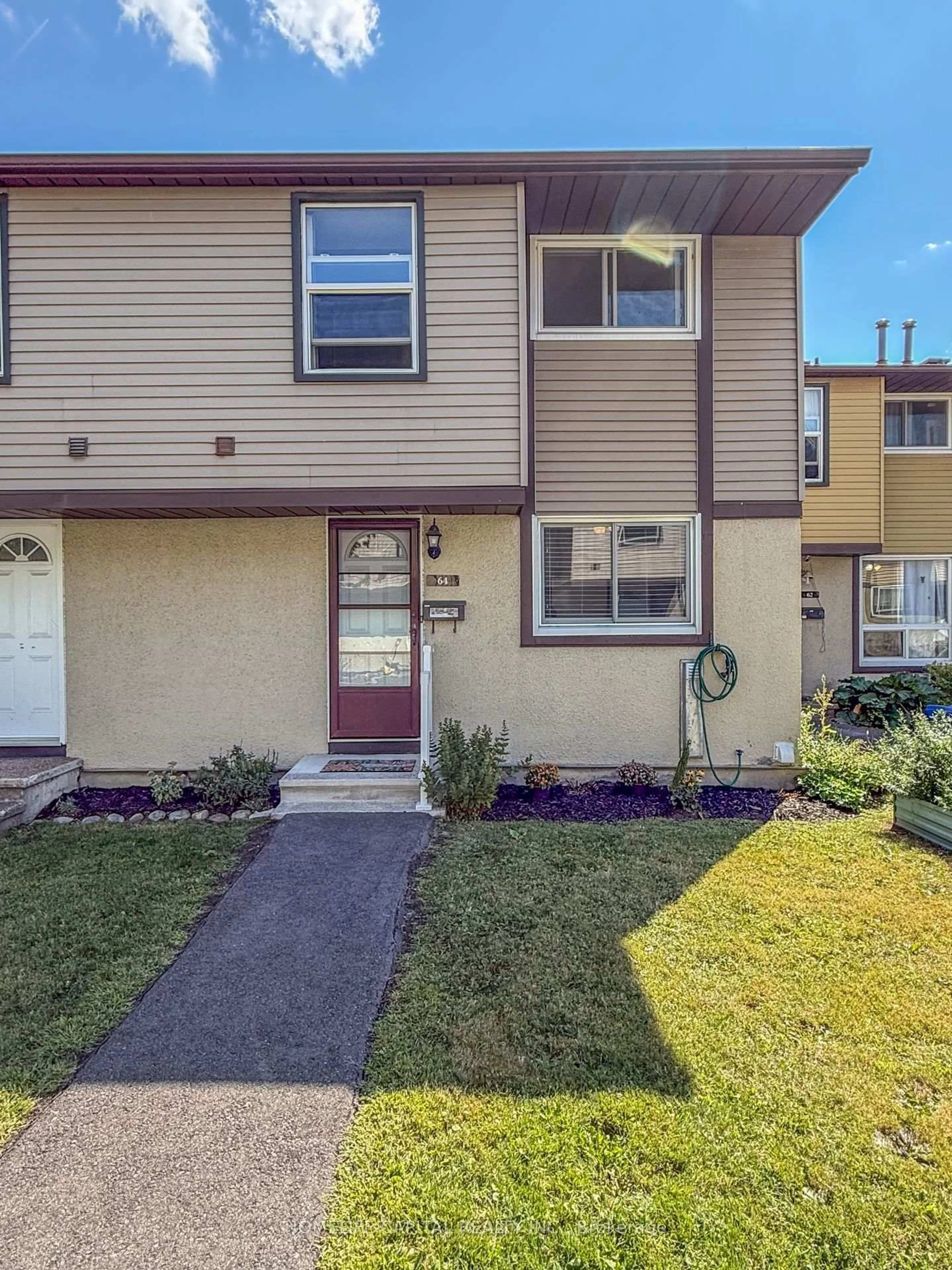 Home with vinyl exterior material, street for 2570 Southvale Cres #64, Ottawa Ontario K1B 5B7