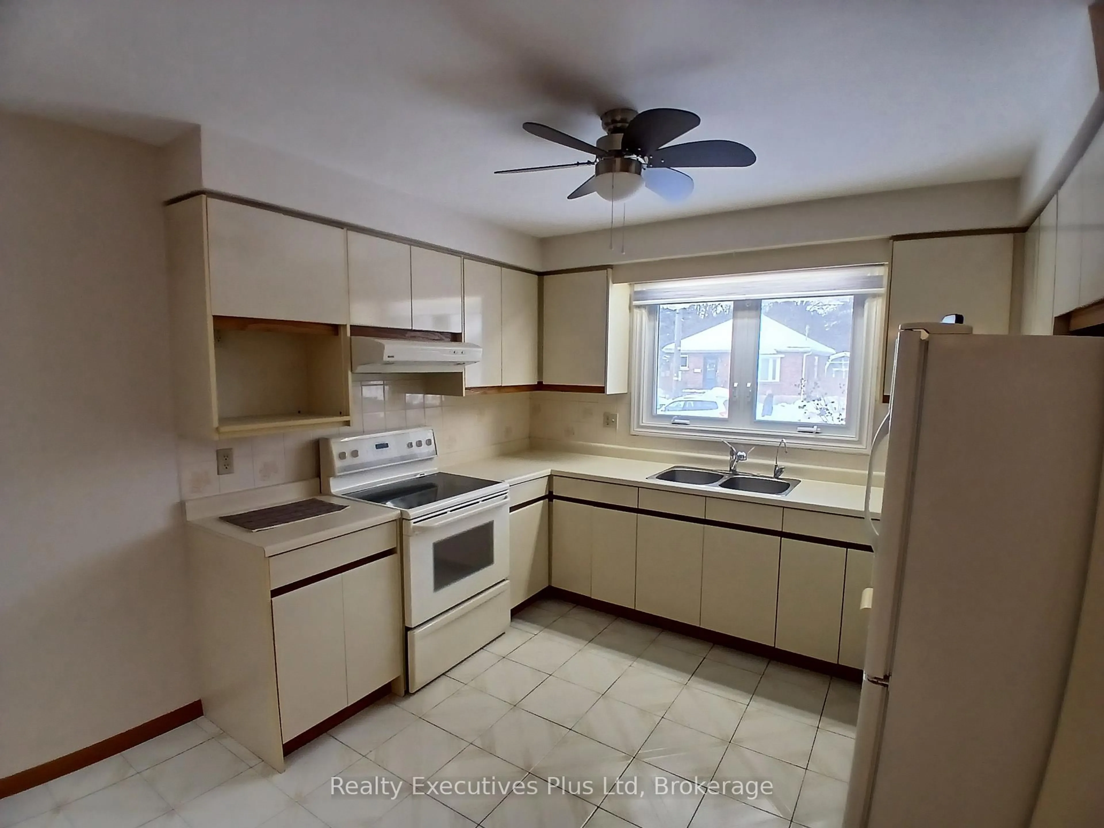 Standard kitchen, unknown for 52 Alma St, Guelph Ontario N1H 5X1