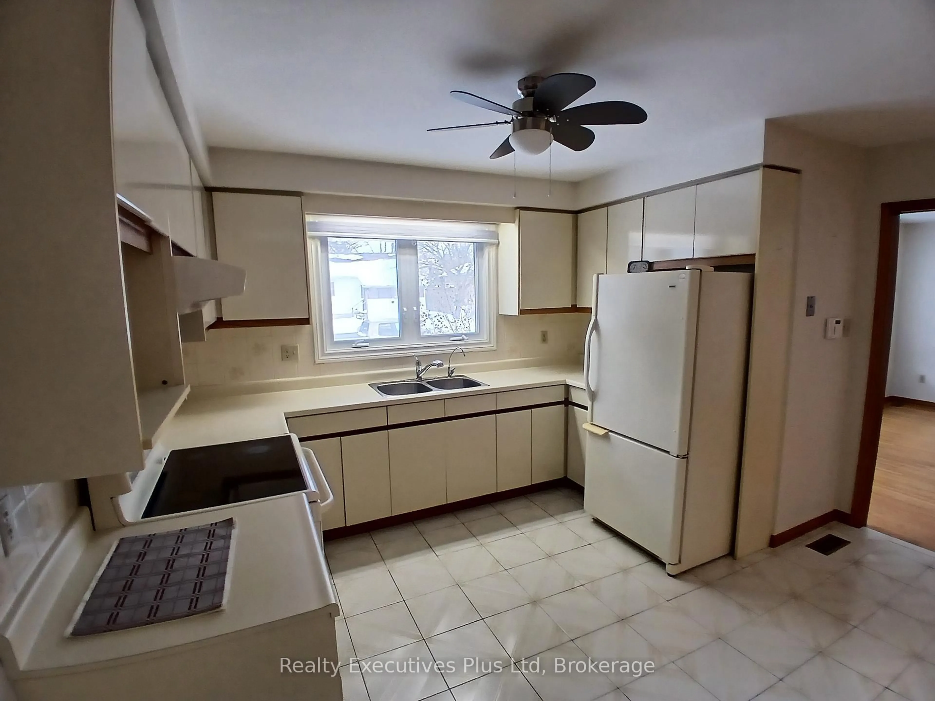 Standard kitchen, ceramic/tile floor for 52 Alma St, Guelph Ontario N1H 5X1